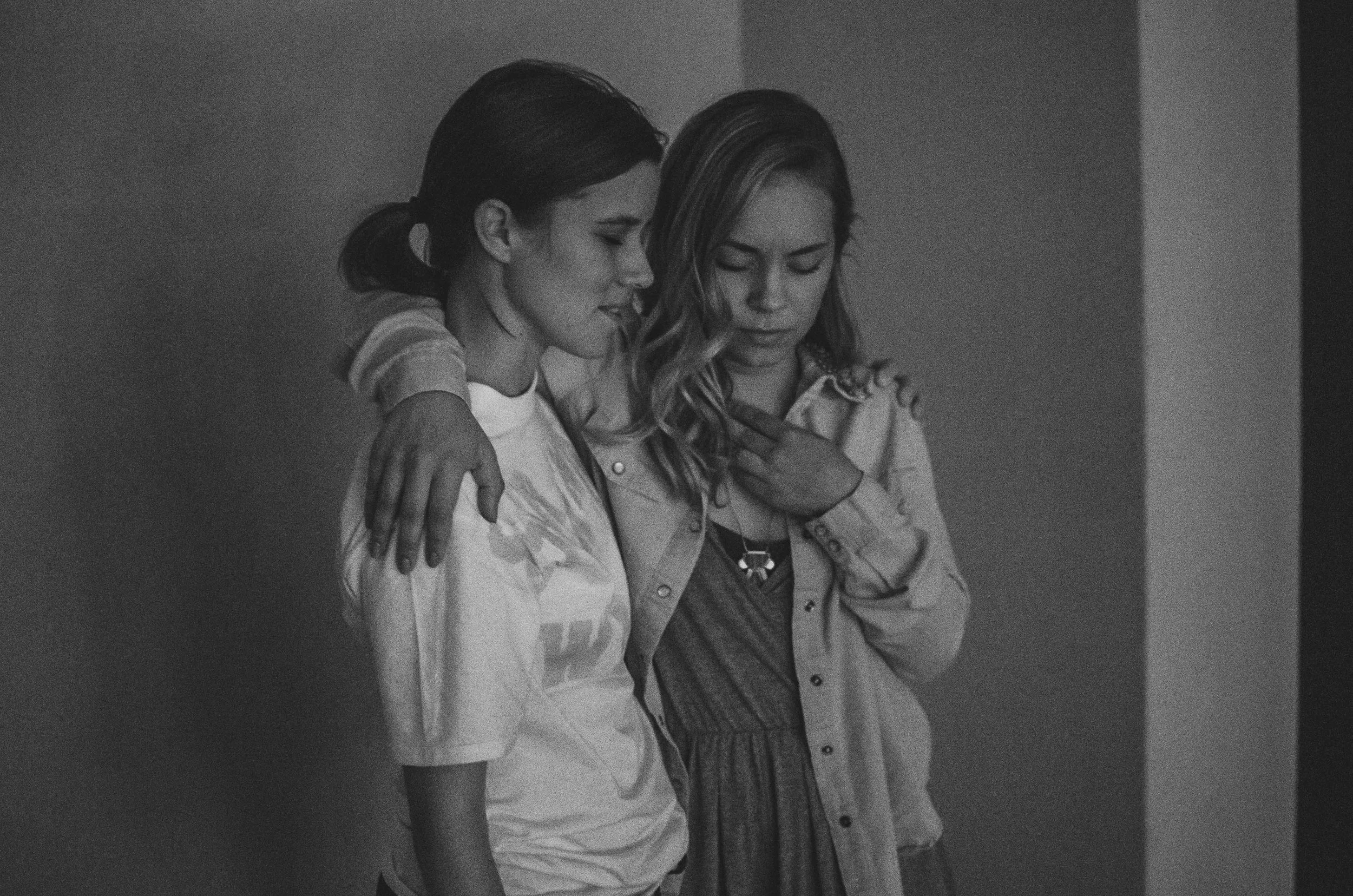 d79-women-praying-worship-night-delight.jpg