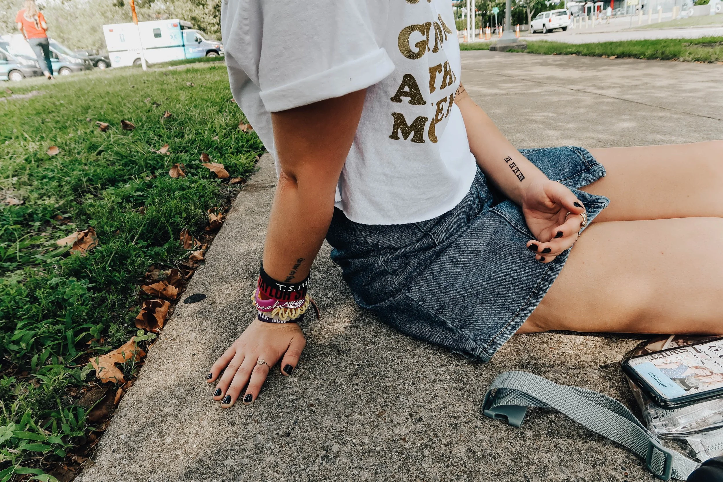 tay122-woman-sitting-on-ground.jpg
