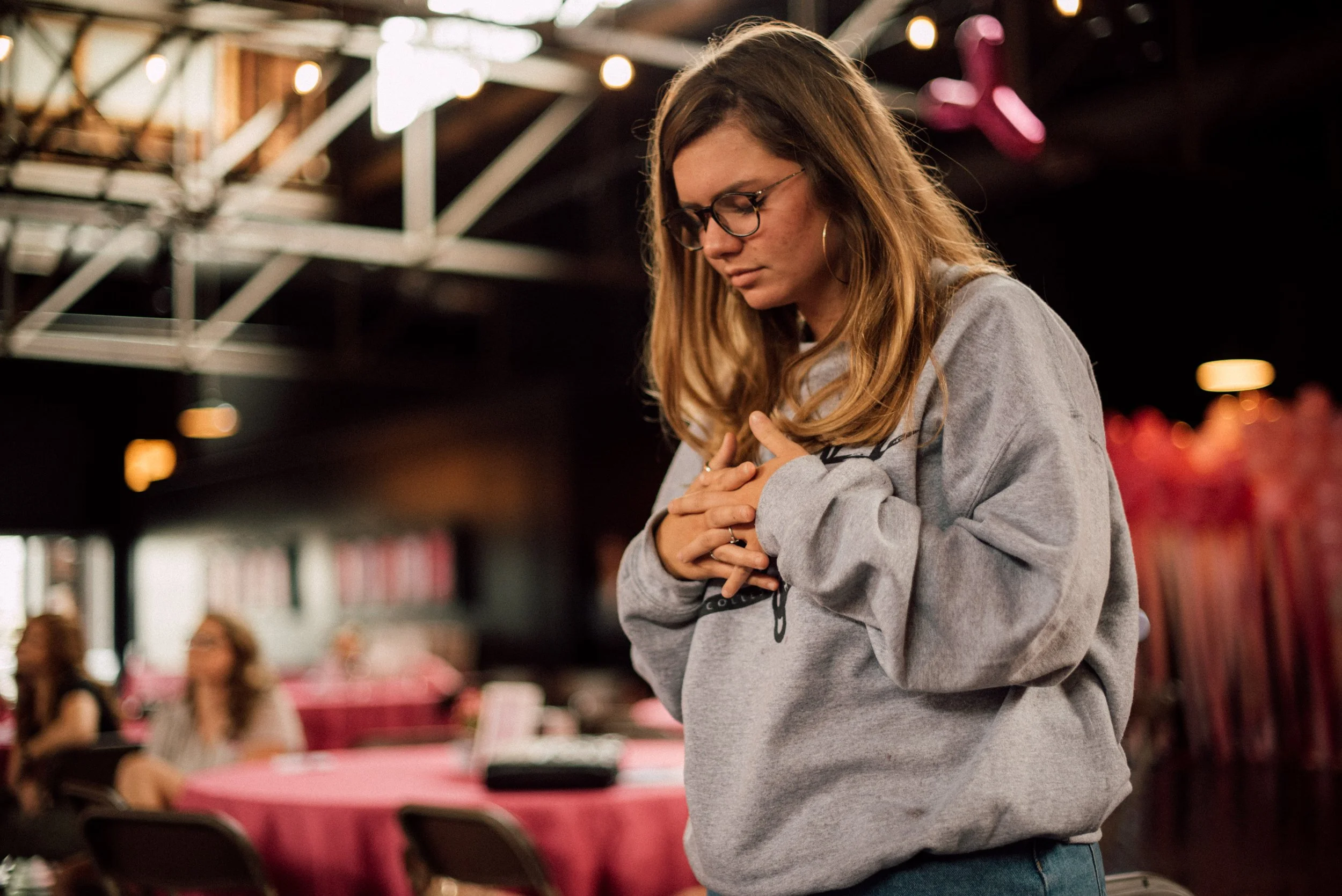 d254-woman-praying-standing.jpg