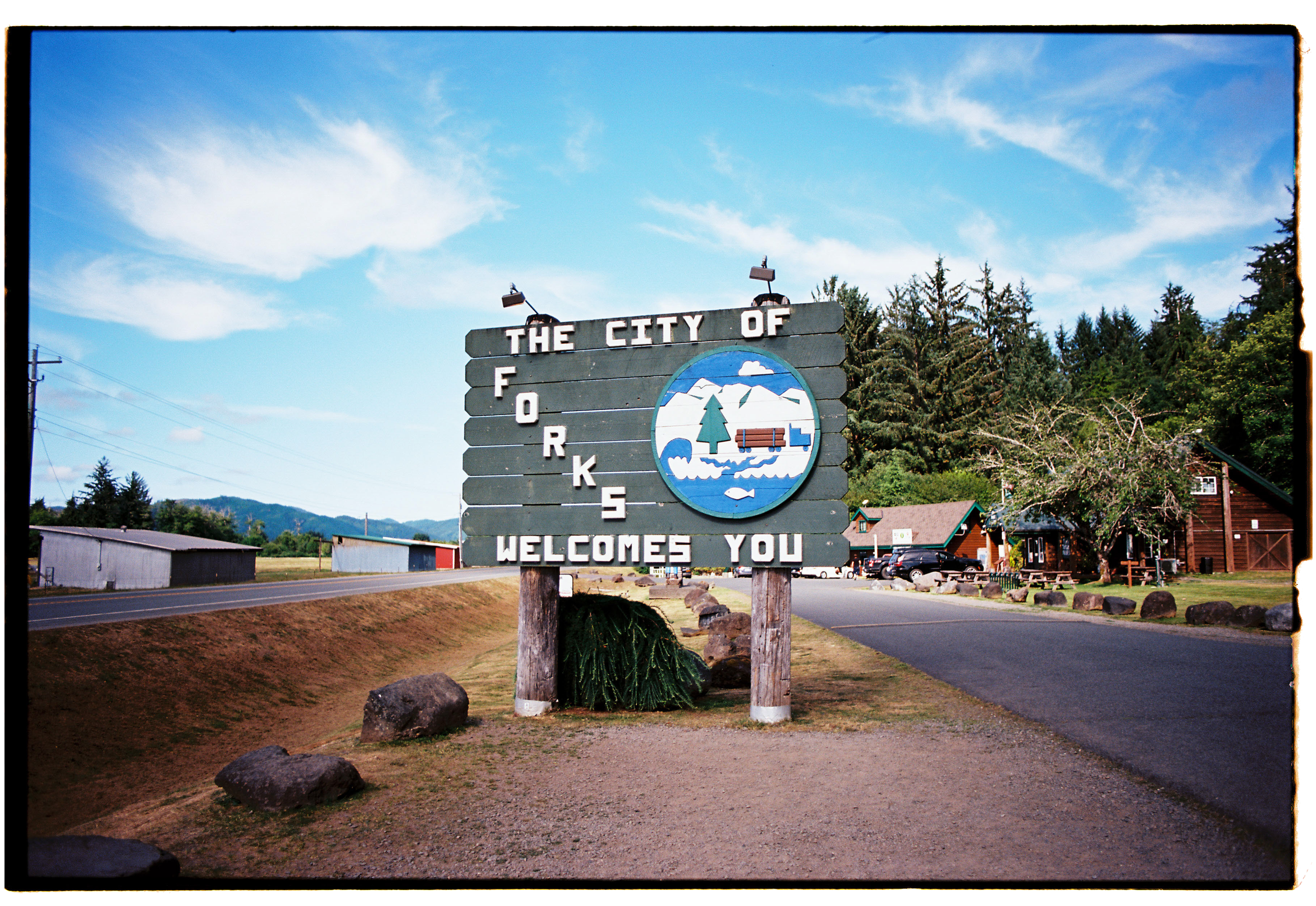 pnw127-forks-washington-welcome-sign.png