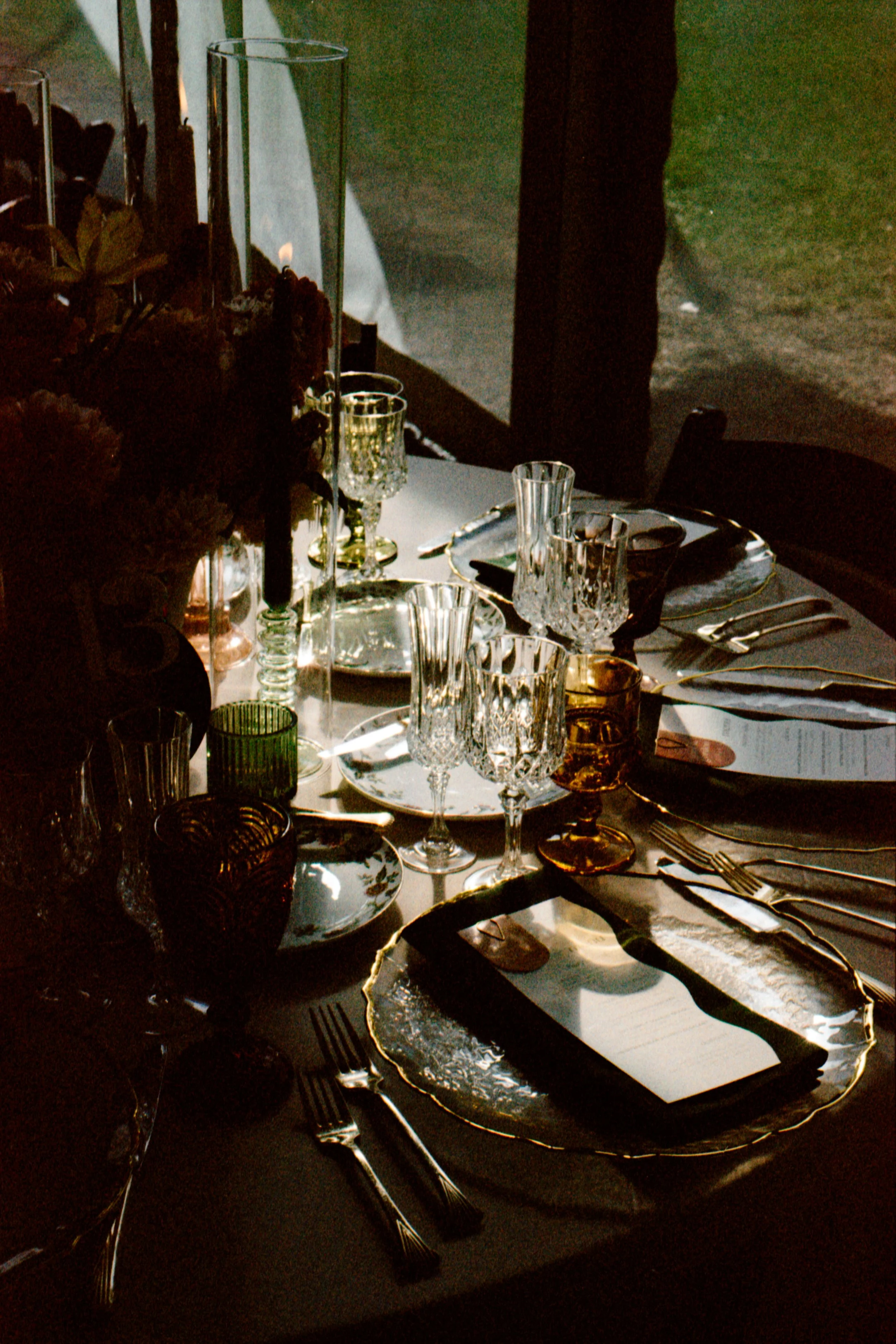 LBW64-wedding-reception-table-in-sunlight-glass.jpg