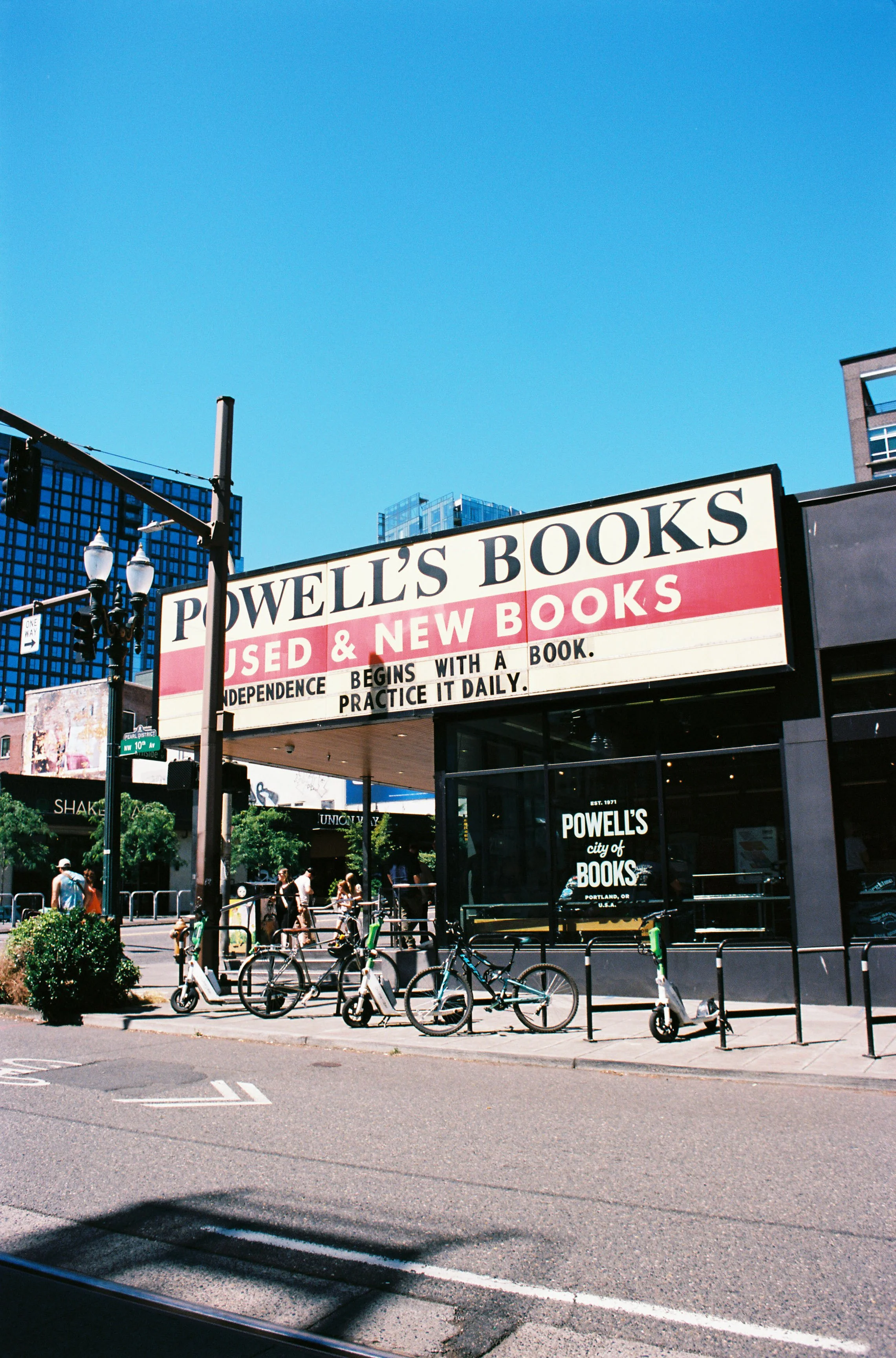 pnw6-powells-books-sign-portland.jpg