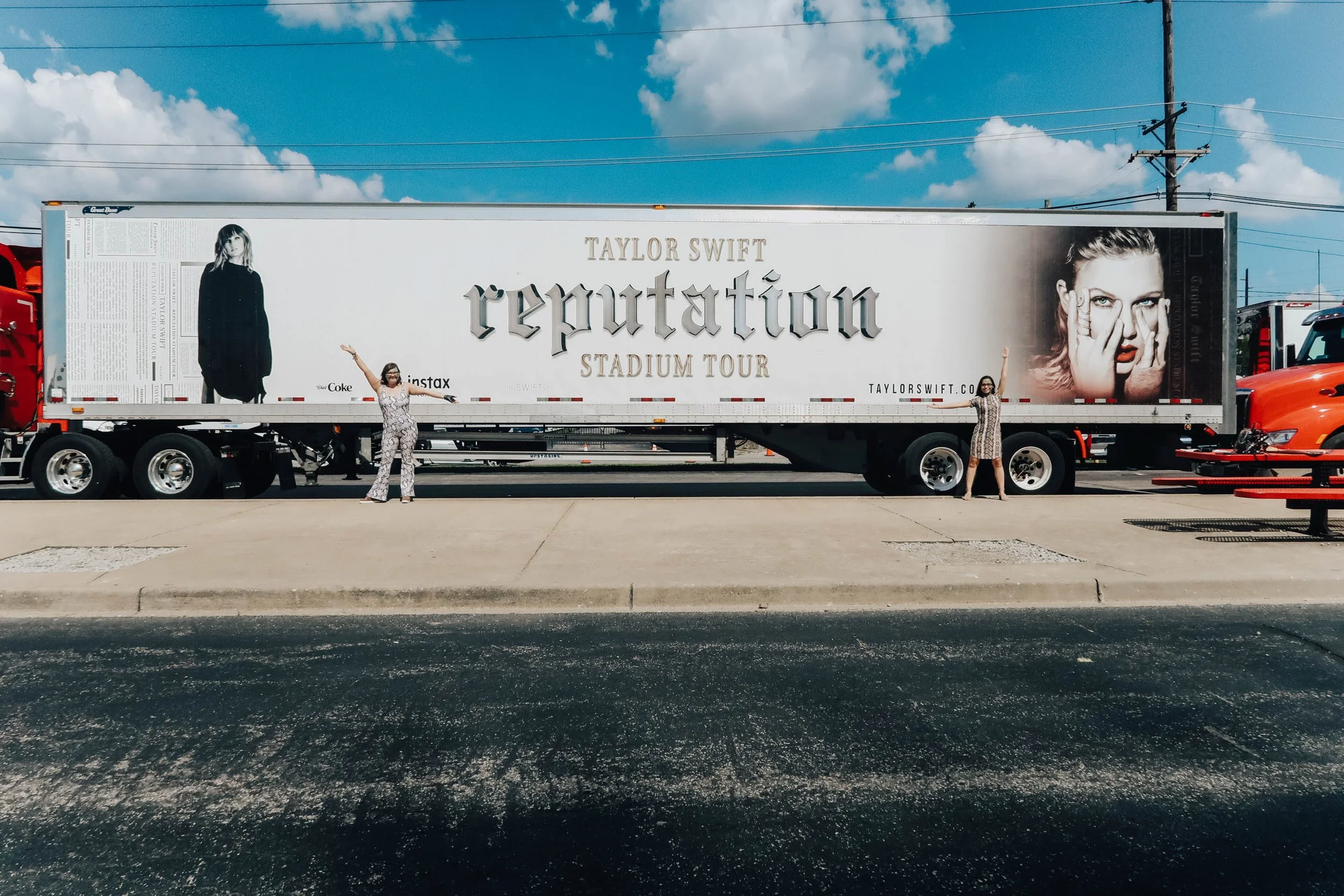tay66-reputation-stadium-tour-bus.jpg
