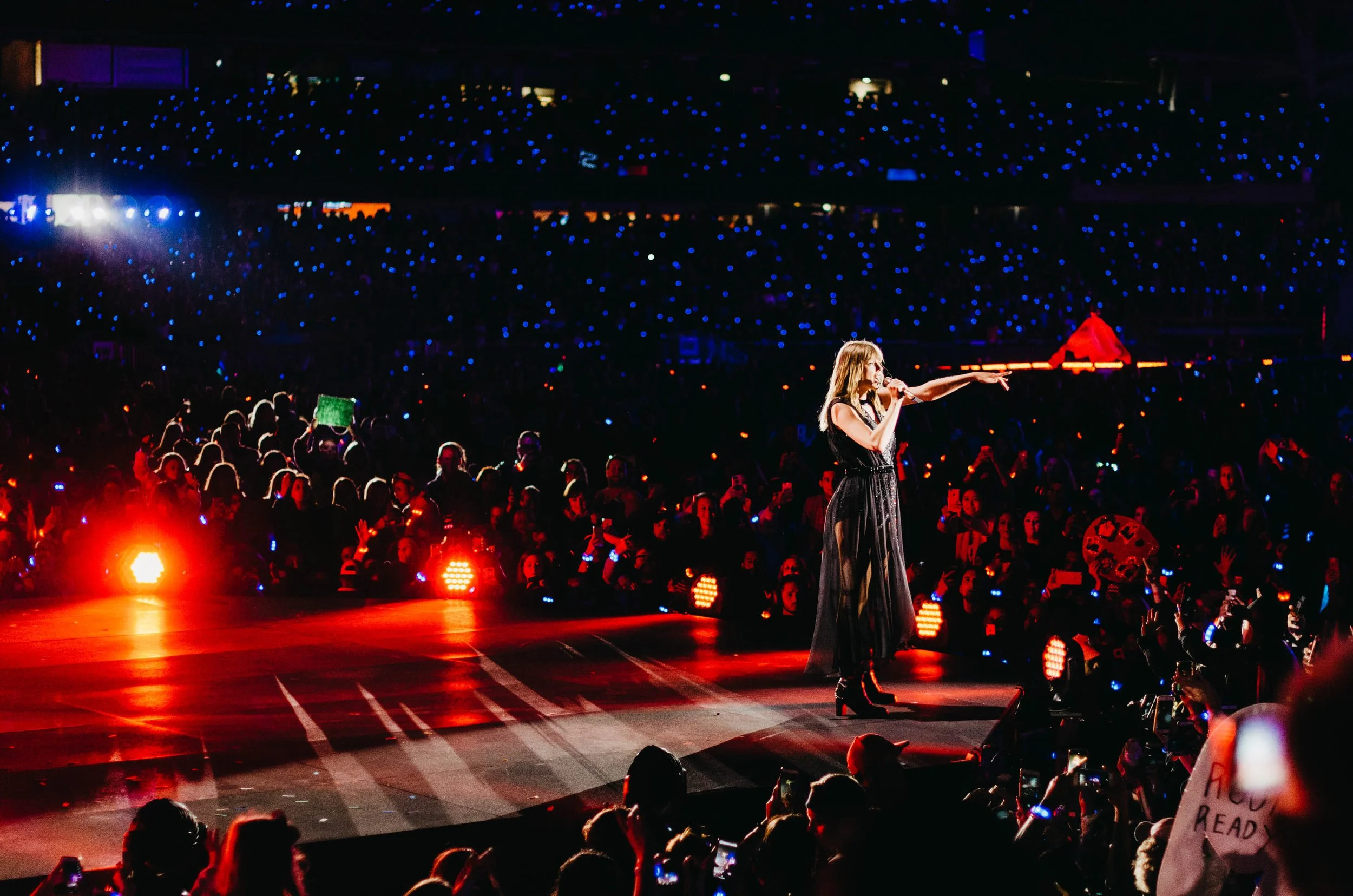 tay87-reputation-stadium-tour-soldier-field-taylor-swift-dress.jpg