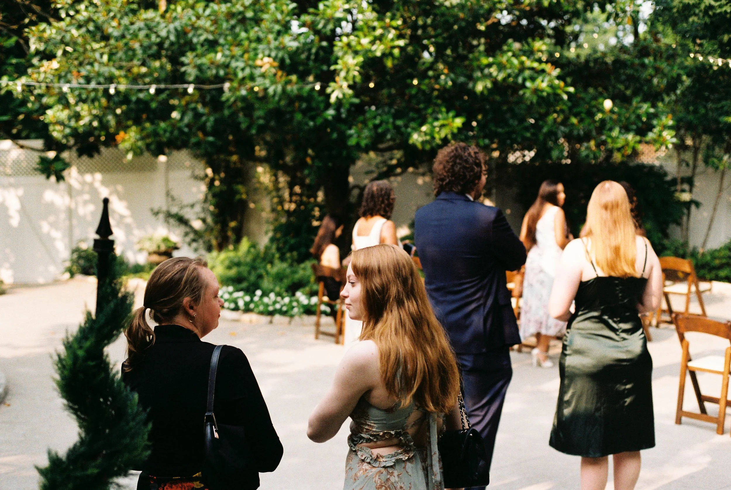 HRF34-women-talking-at-outdoor-wedding.jpg
