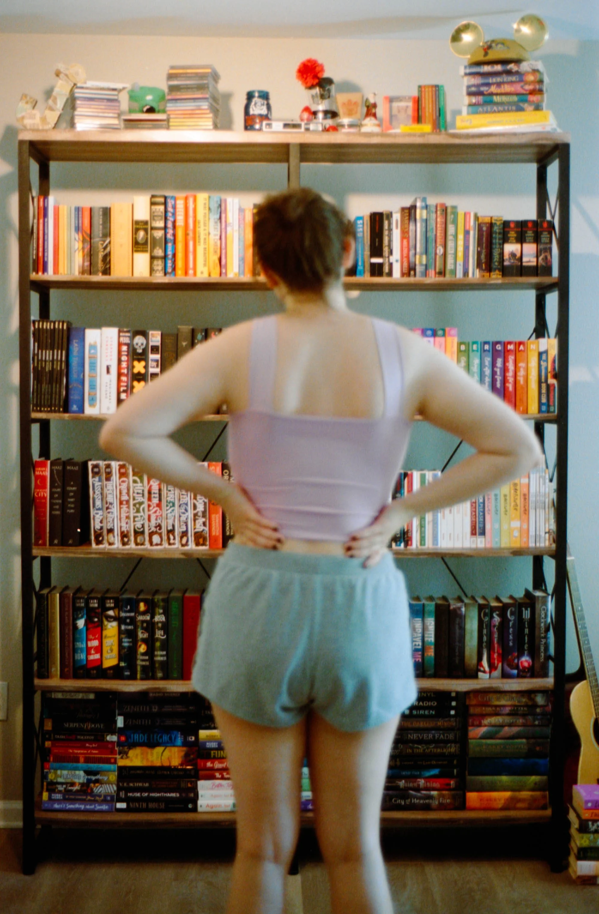 week-32-woman-hands-on-hips-looking-at-bookshelves.jpg