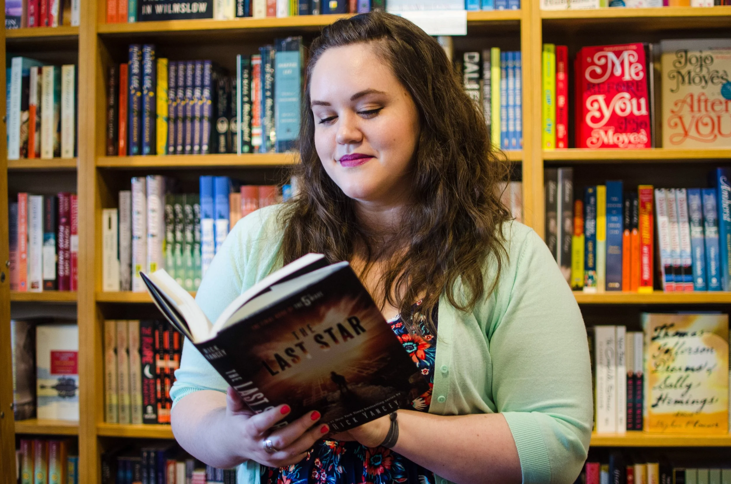 BT85-woman-reading-at-parnassus-books-nashville.jpg