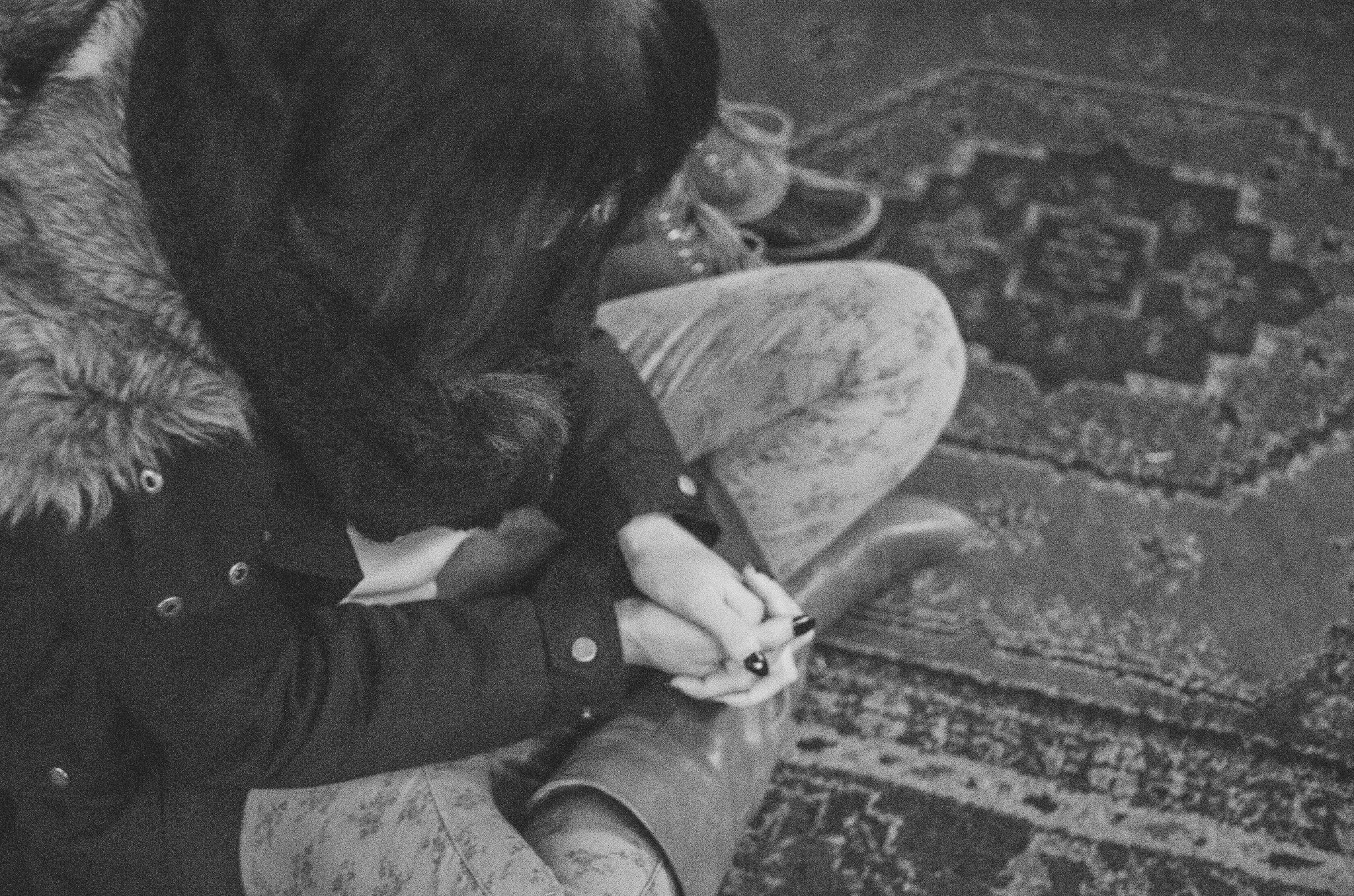 d4-woman-praying-on-ground-blurry.jpg