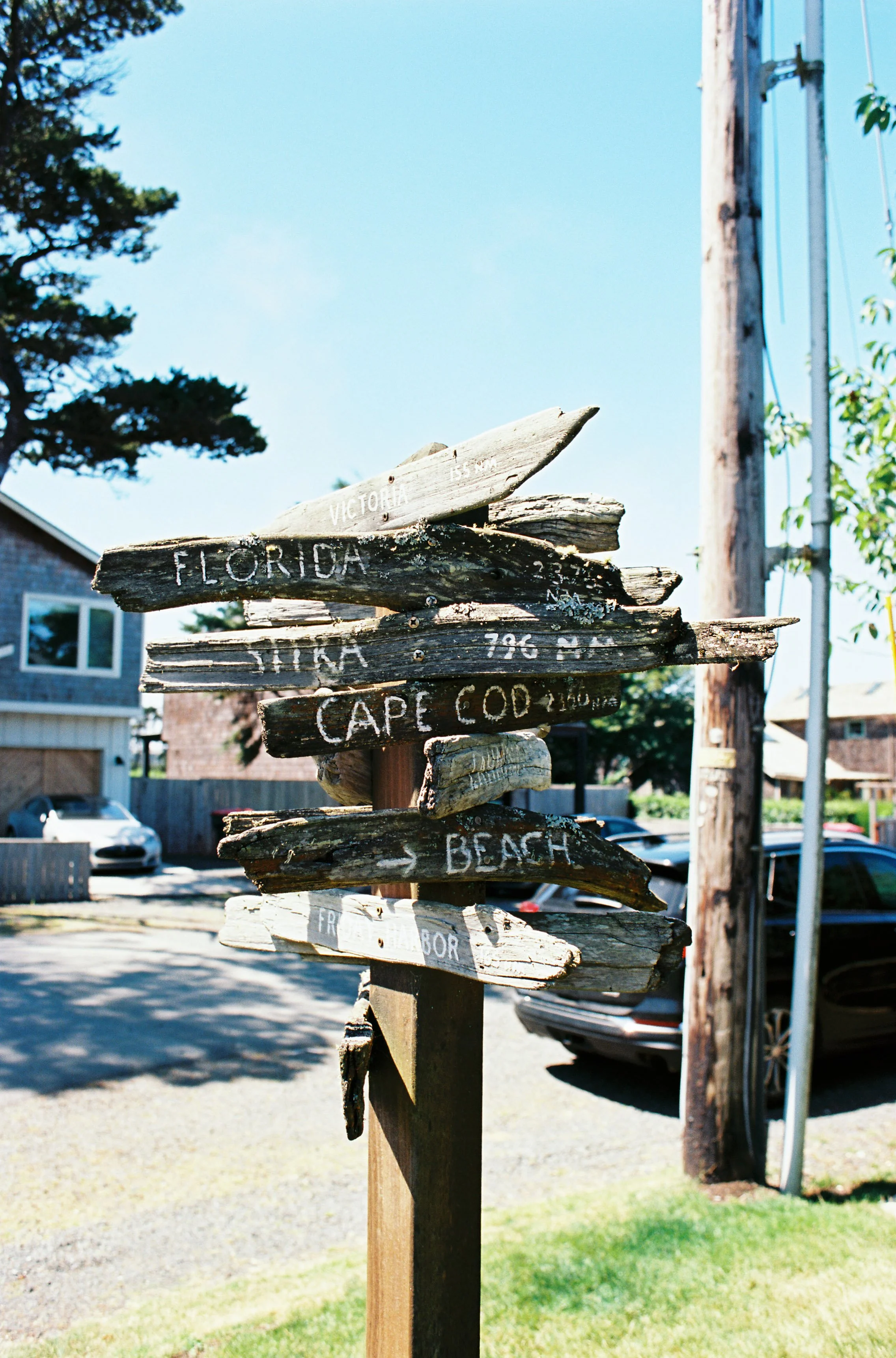 pnw31-street-signs-cannon-beach.jpg