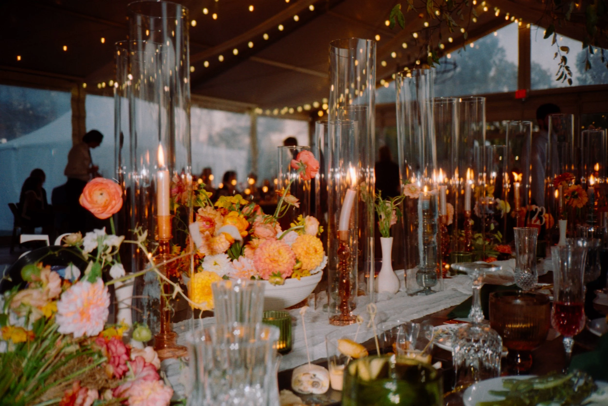 LBW118-wedding-reception-flowers-table-arrangement.jpg