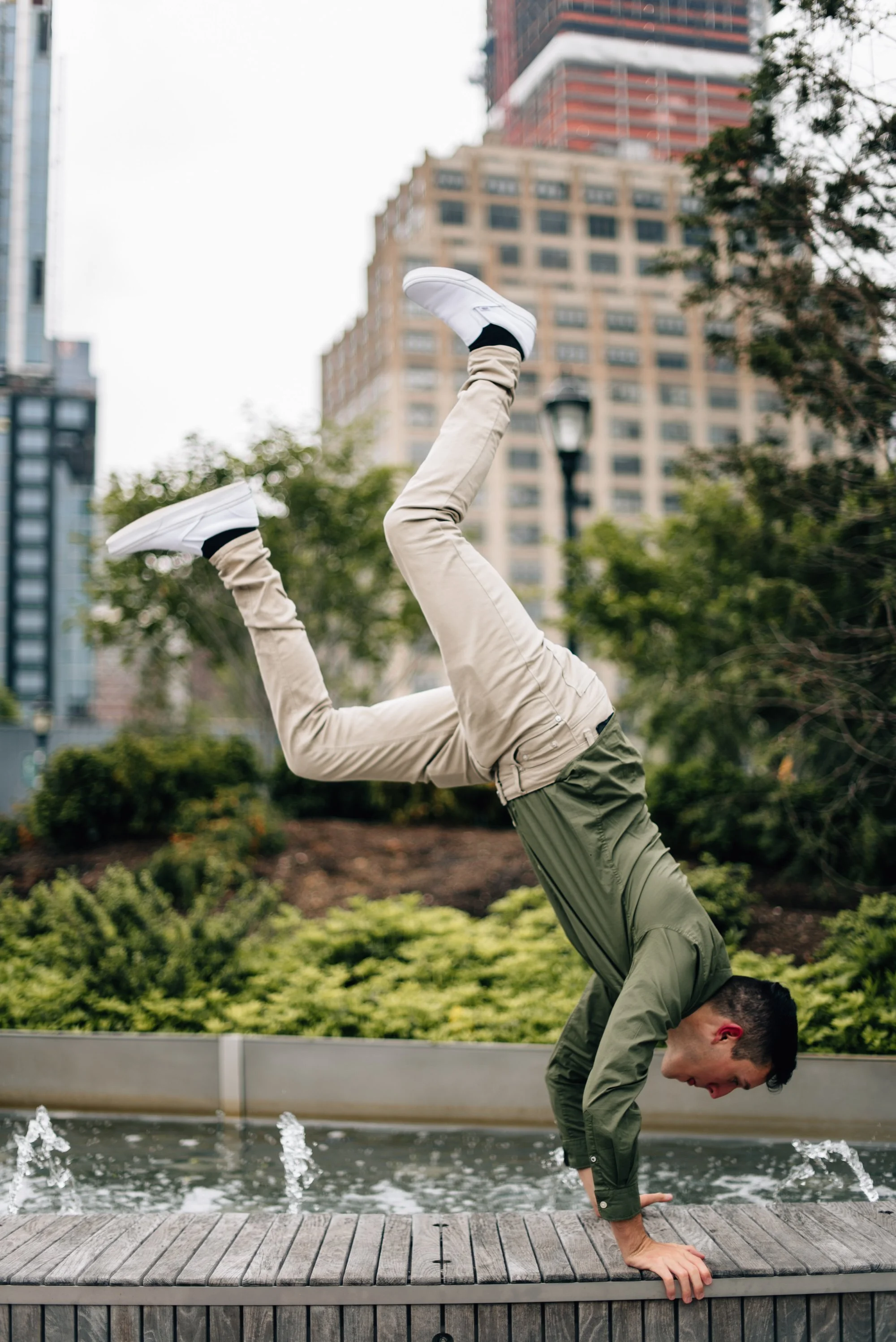BT48-man-handstand-by-fountain.jpg