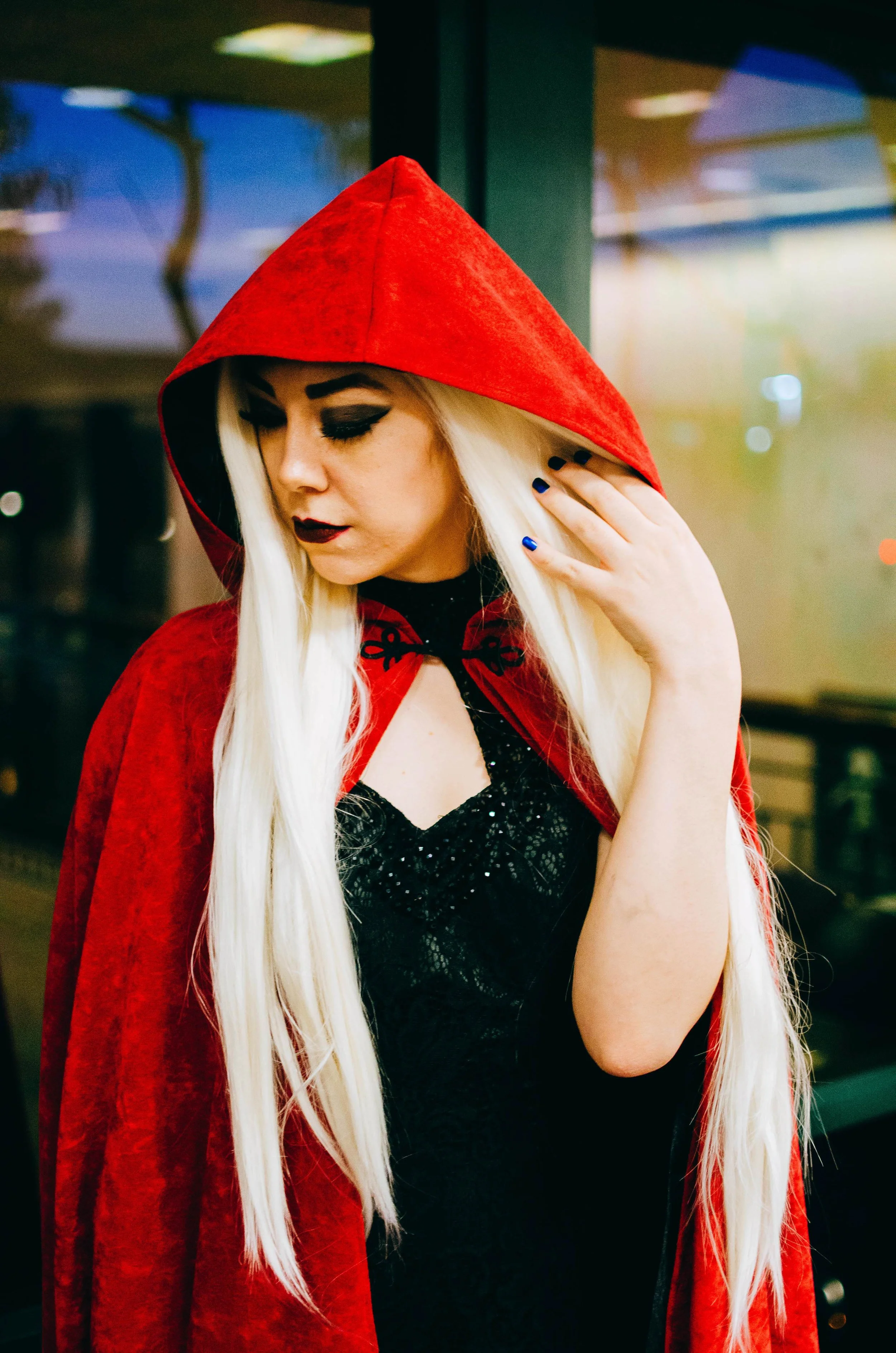 BT246-manon-blackbeak-cosplay.jpg