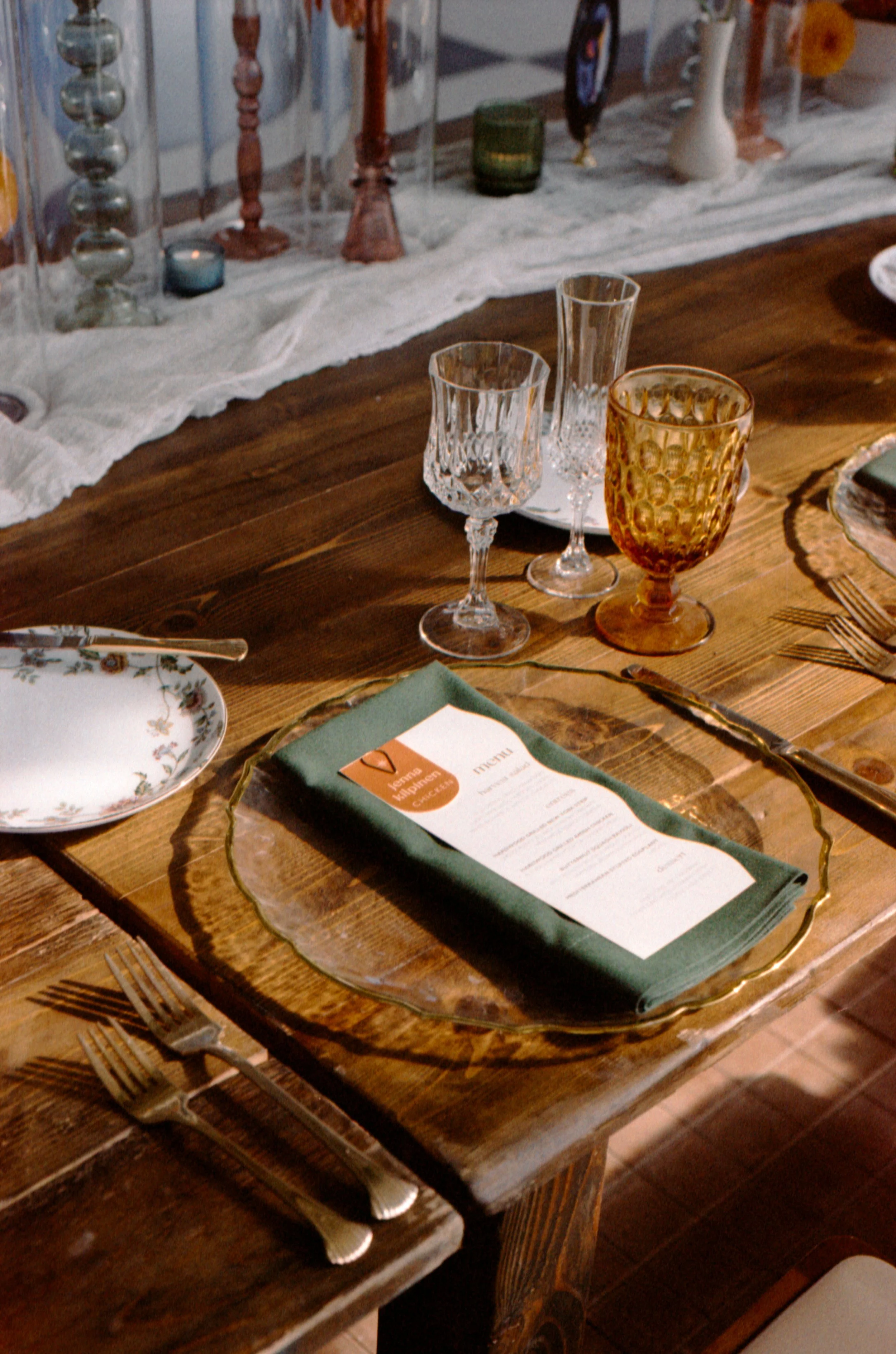 LBW69-wedding-reception-plate-with-menu.jpg