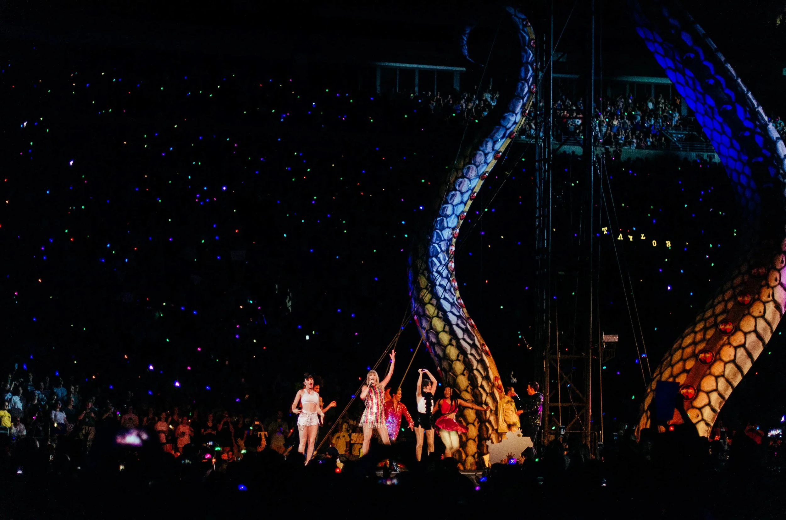 tay103-reputation-stadium-tour-taylor-swift-louisville-shake-it-off.jpg