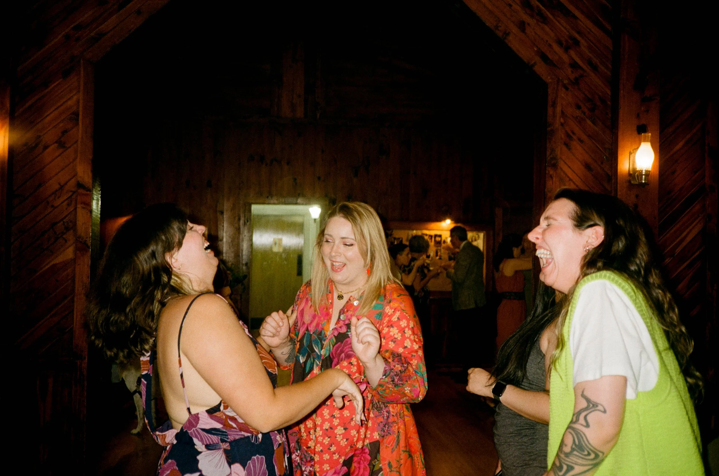 REW74-wedding-guests-laughing.jpg