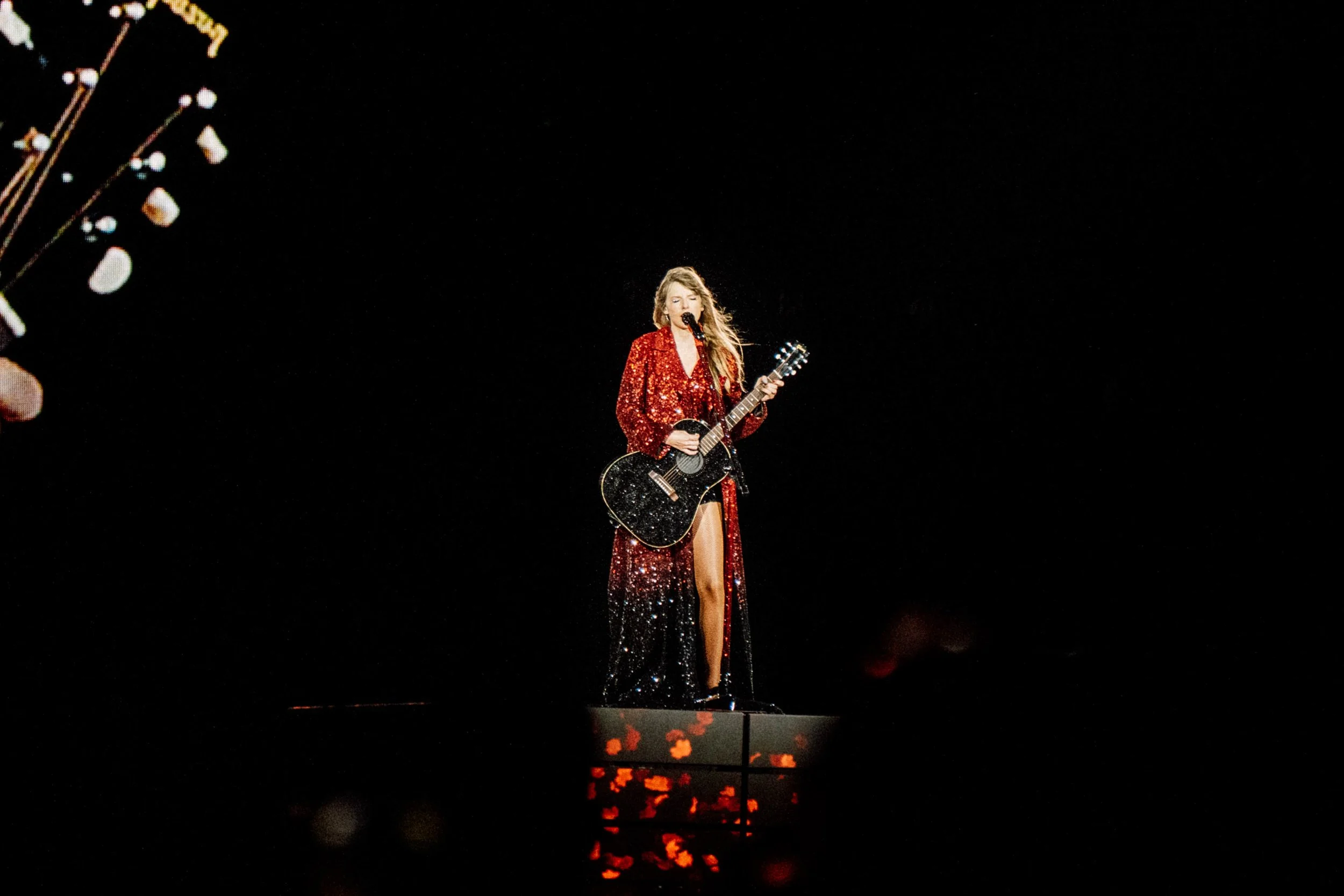 taylor-swift-chicago-eras-tour-soldier-field-red-2.jpg