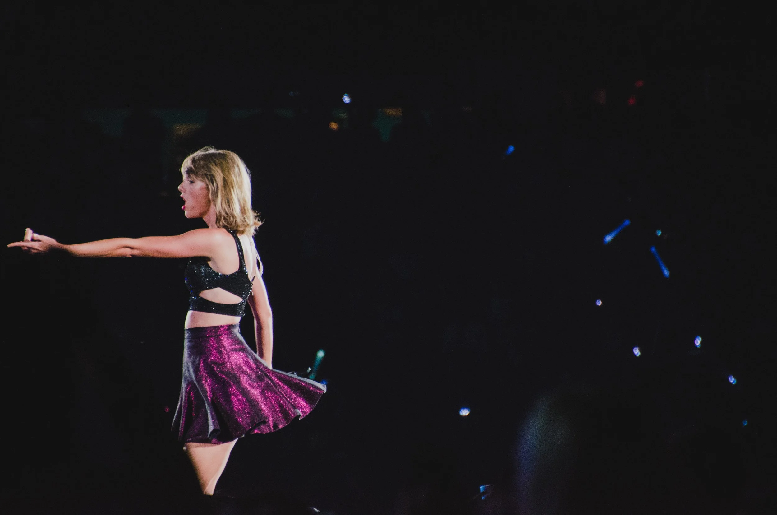 tay25-taylor-swift-1989-world-tour-live-new-romantics.jpg