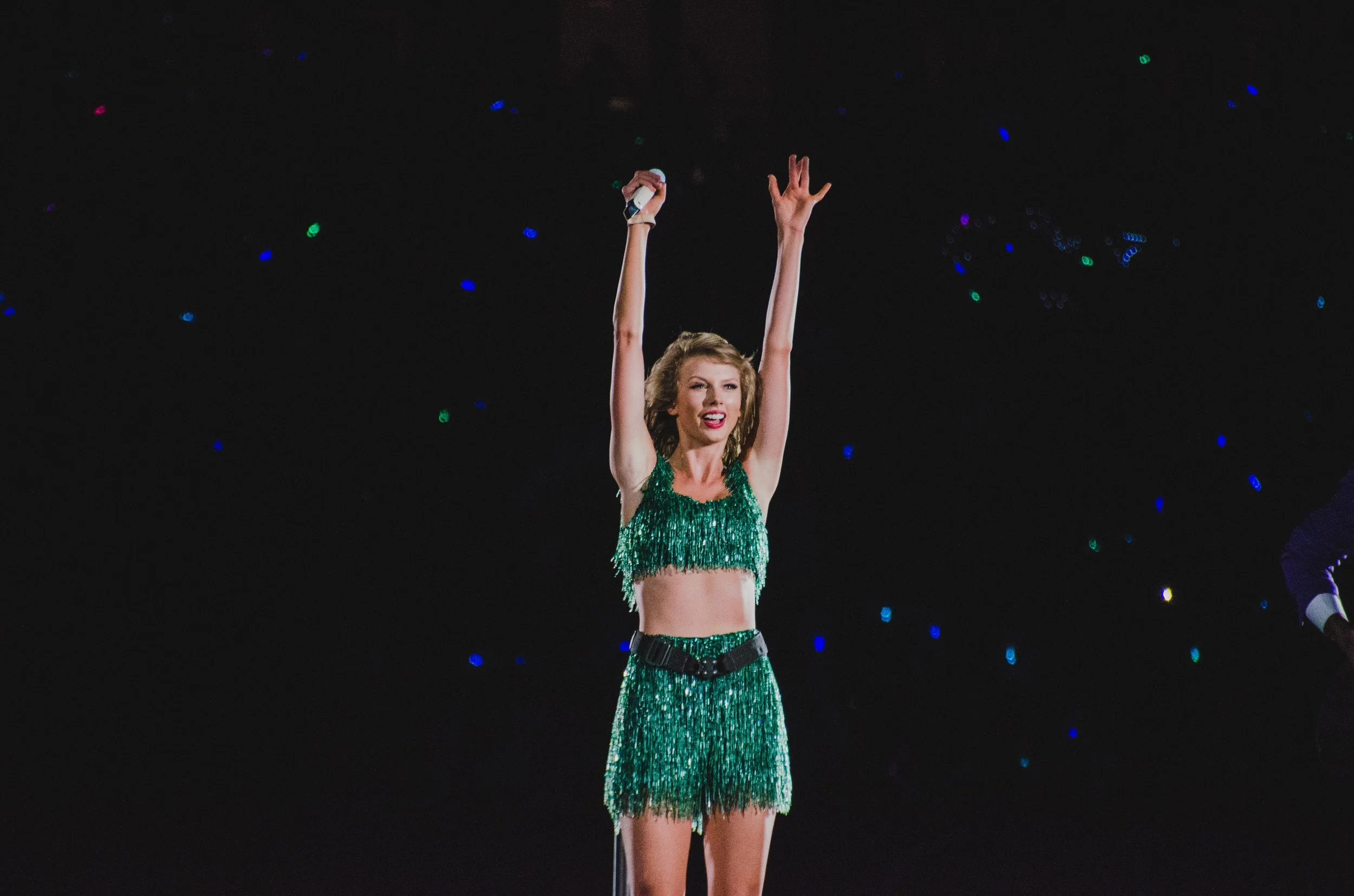 tay51-taylor-swift-1989-world-tour-live-shake-it-off.jpg