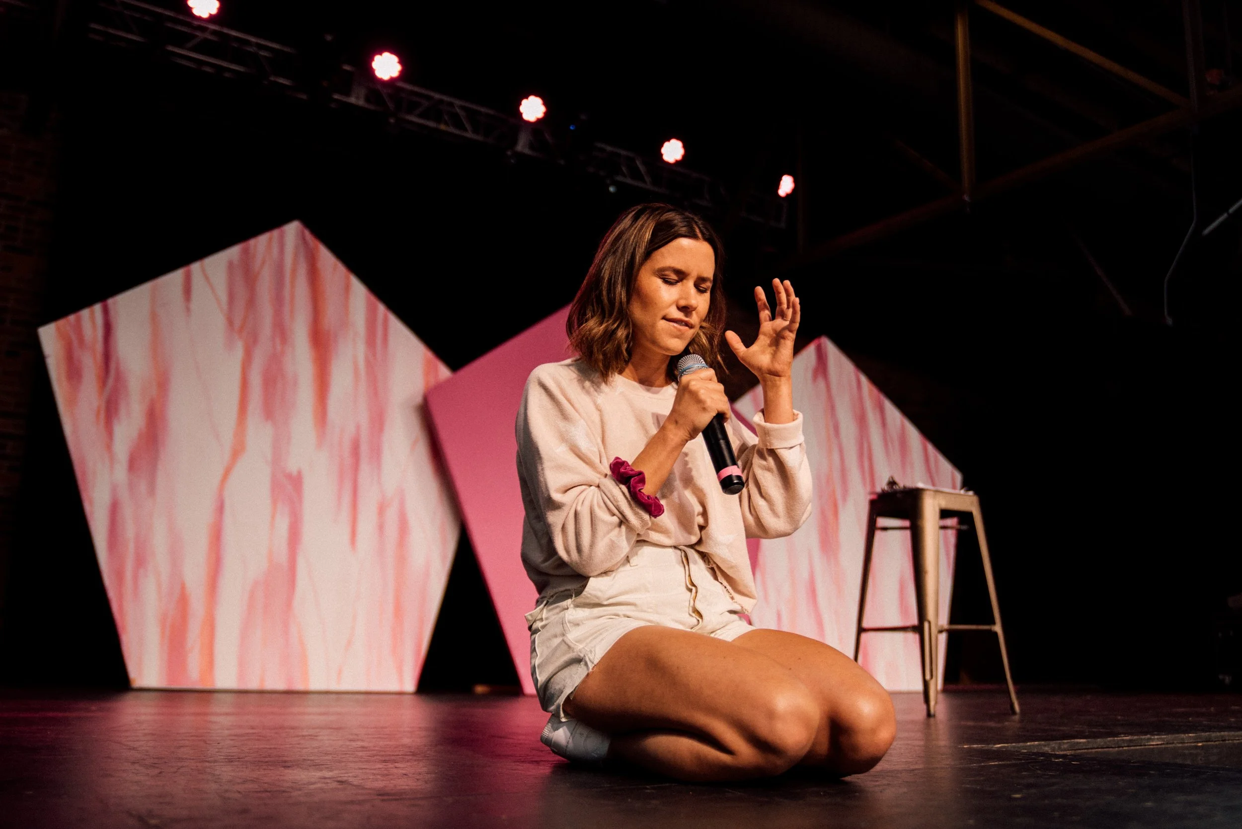 d300-woman-on-stage-microphone-praying.jpg
