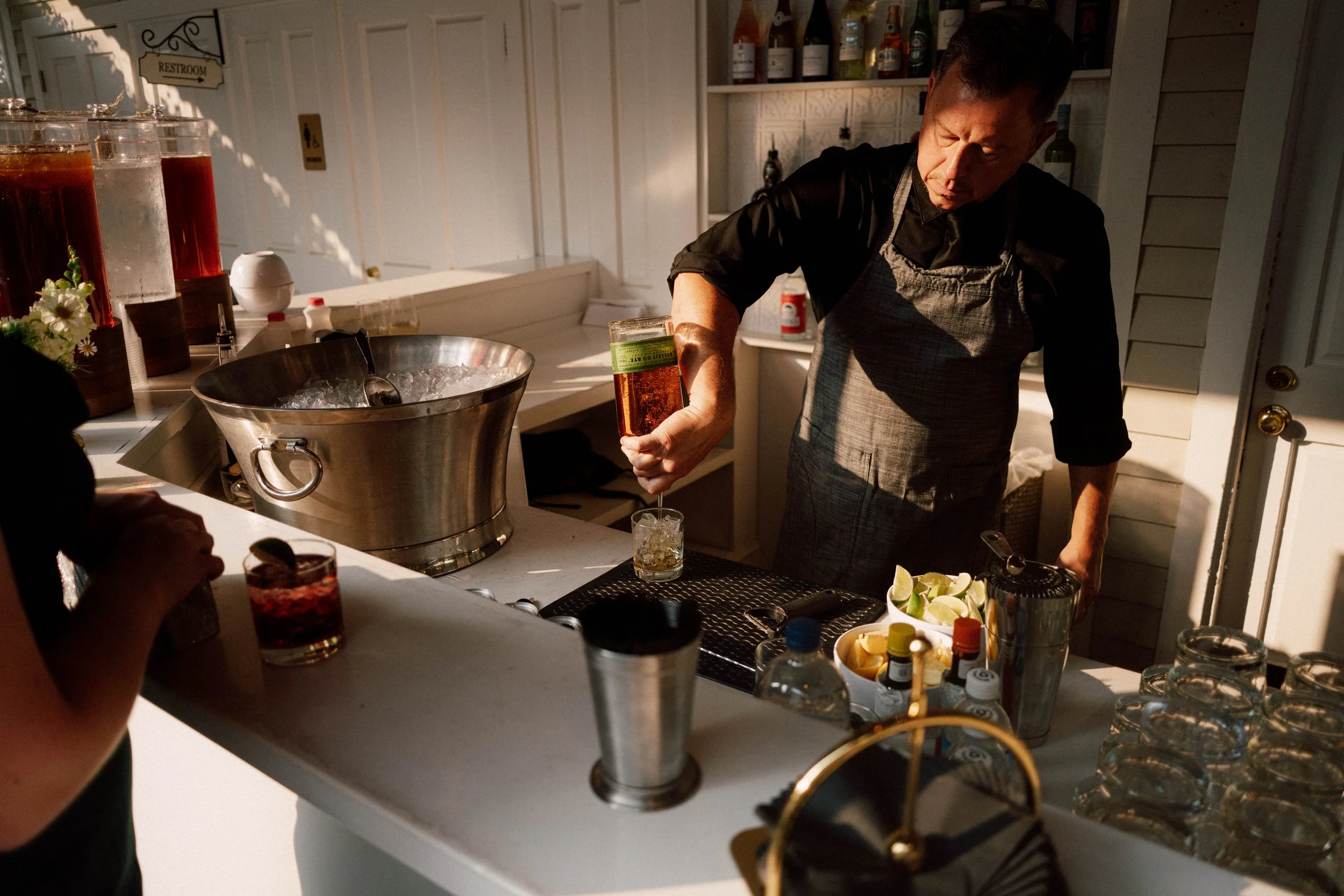 HRD44-bartender-making-drinks-at-wedding.jpg