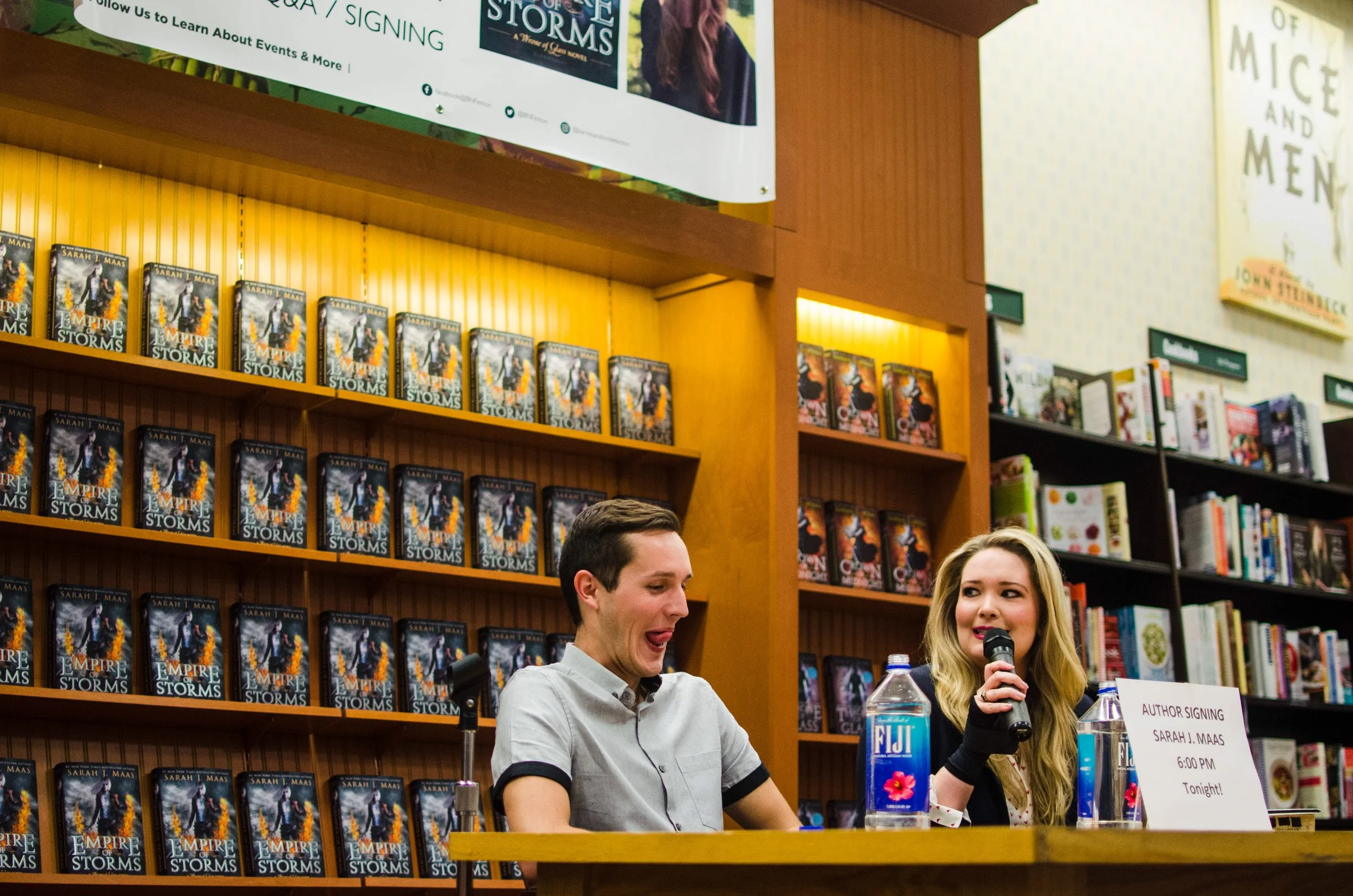BT88-sarah-j-maas-jessethereader-st-louis-signing.jpg