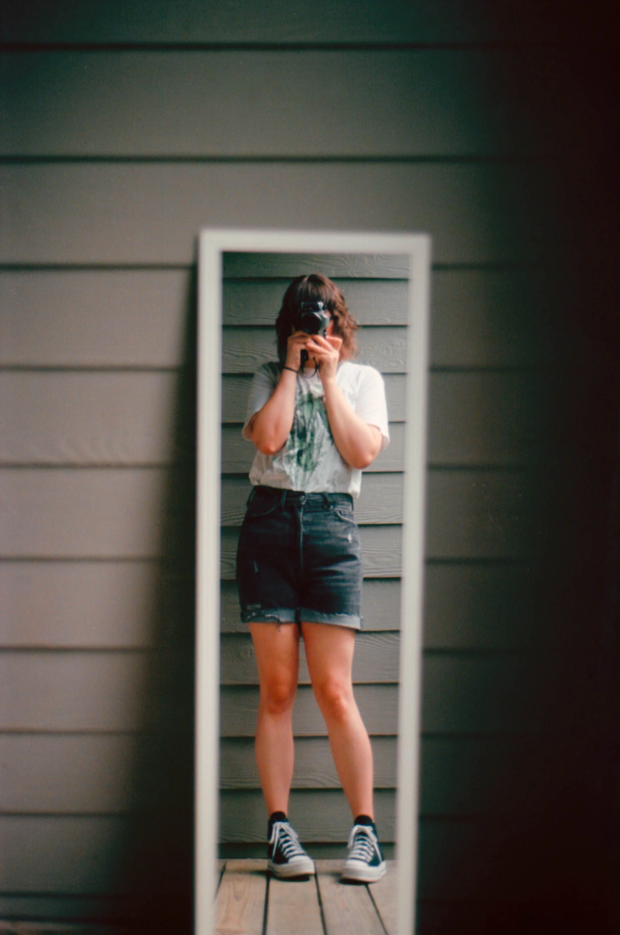 week-27-woman-in-converse-mirror-selfie.jpg