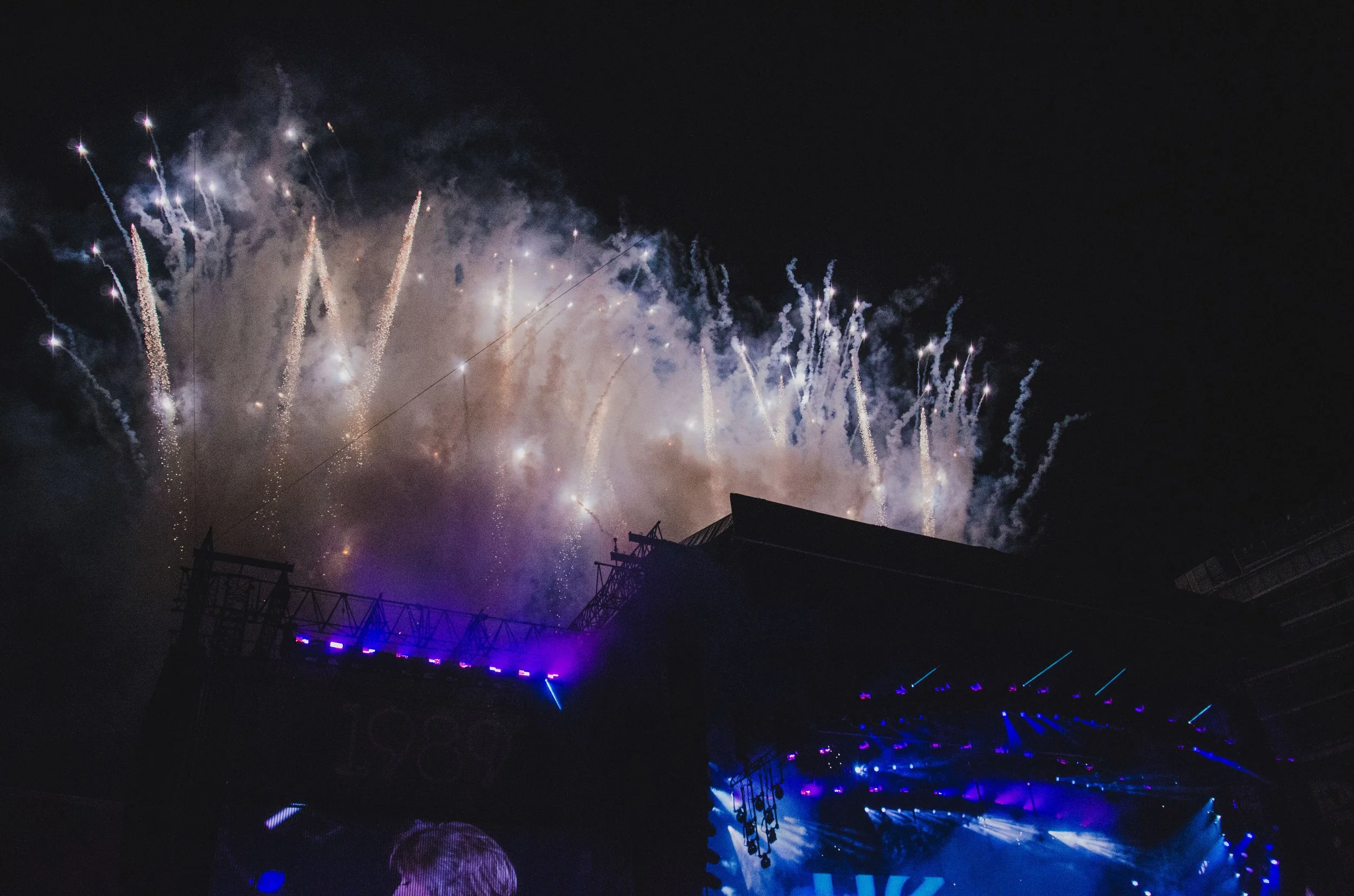 tay50-taylor-swift-1989-world-tour-live-fireworks.jpg