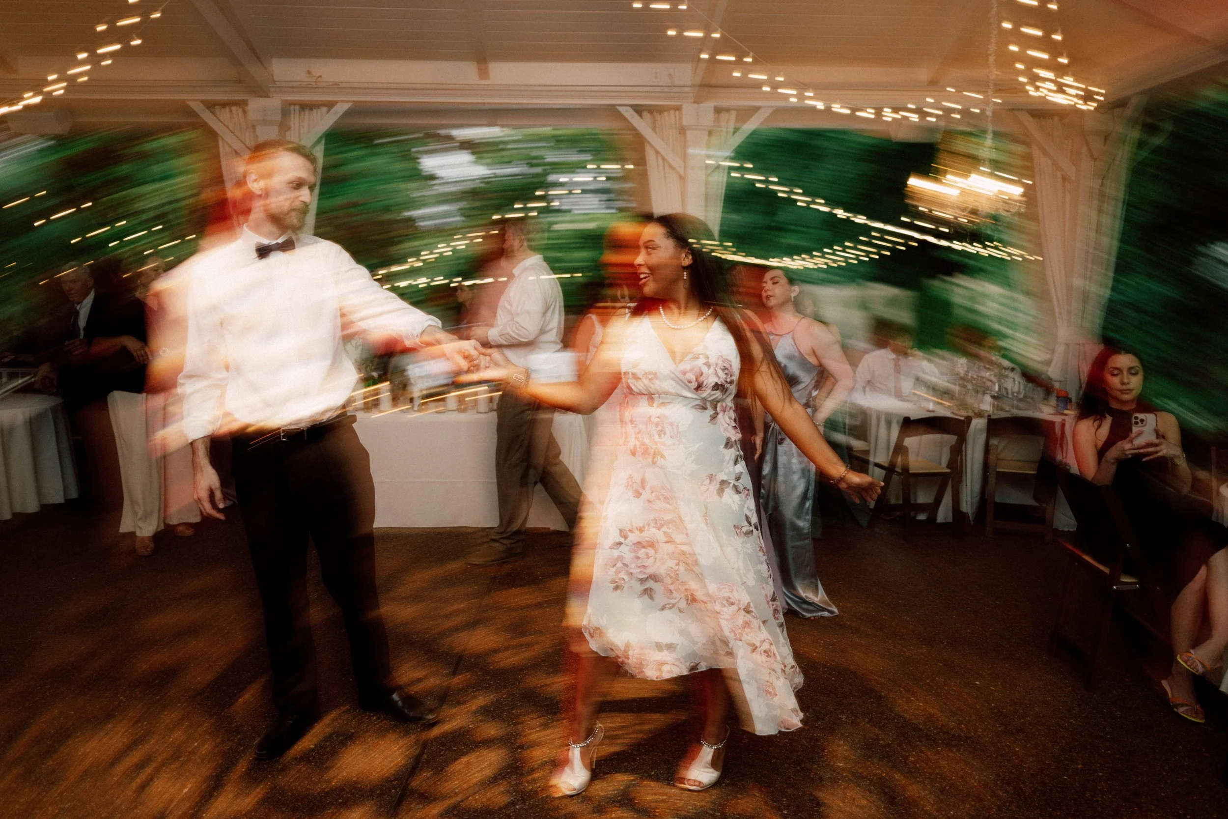 HRD67-motion-blur-couple-dancing-at-wedding.jpg
