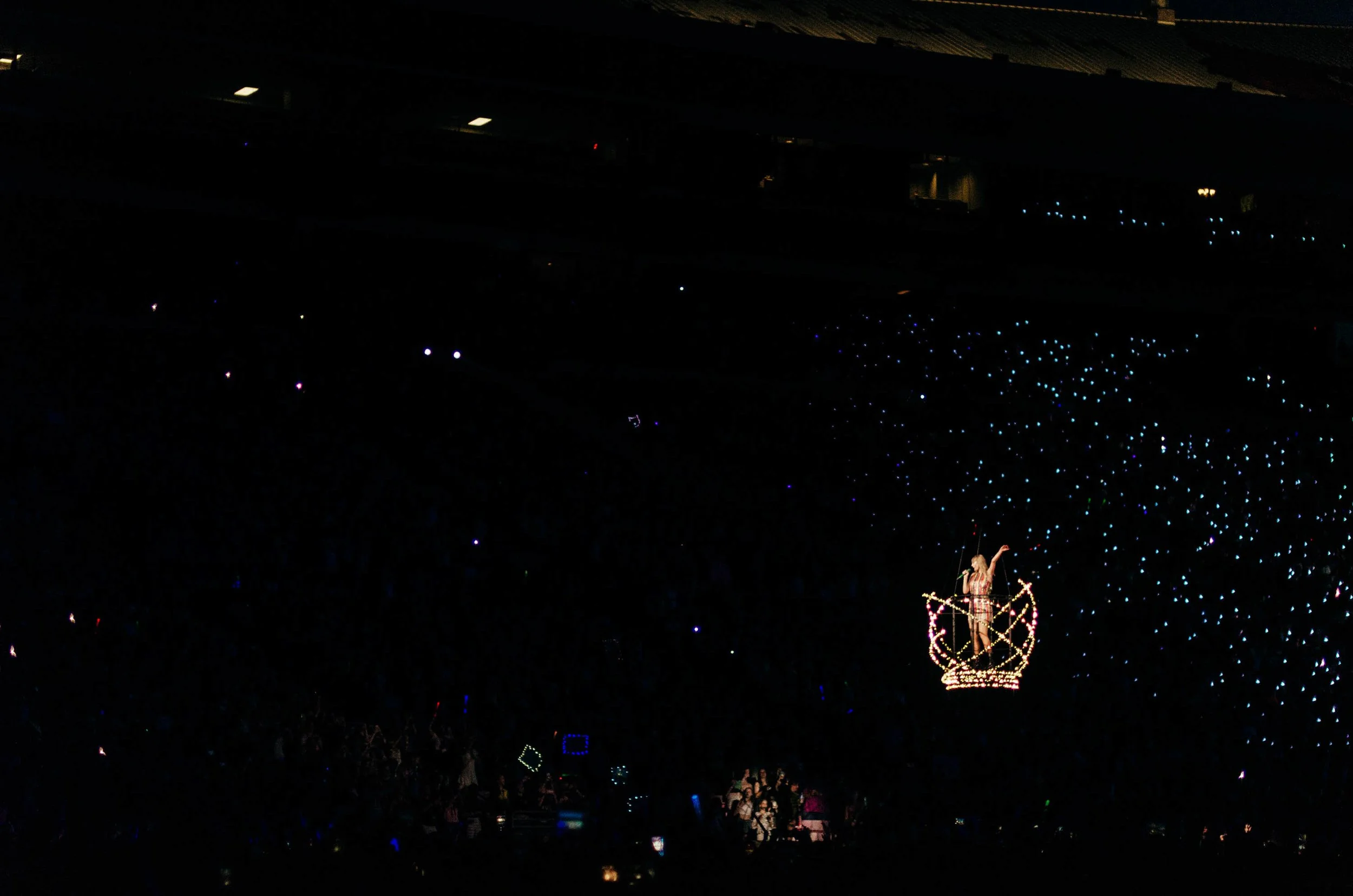 tay102-reputation-stadium-tour-taylor-swift-louisville-delicate.jpg