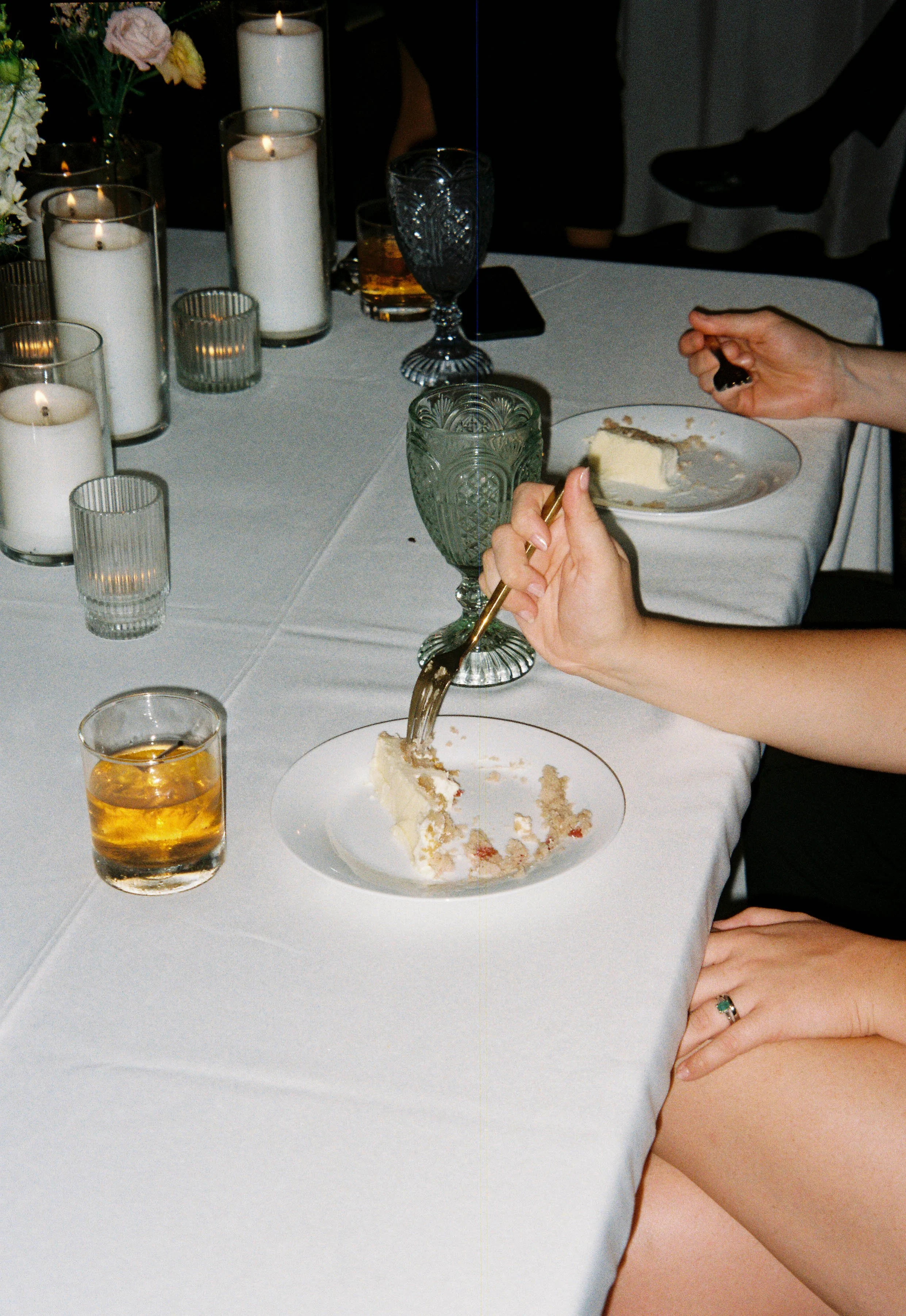 HRF82-people-eating-cake-at-wedding.jpg