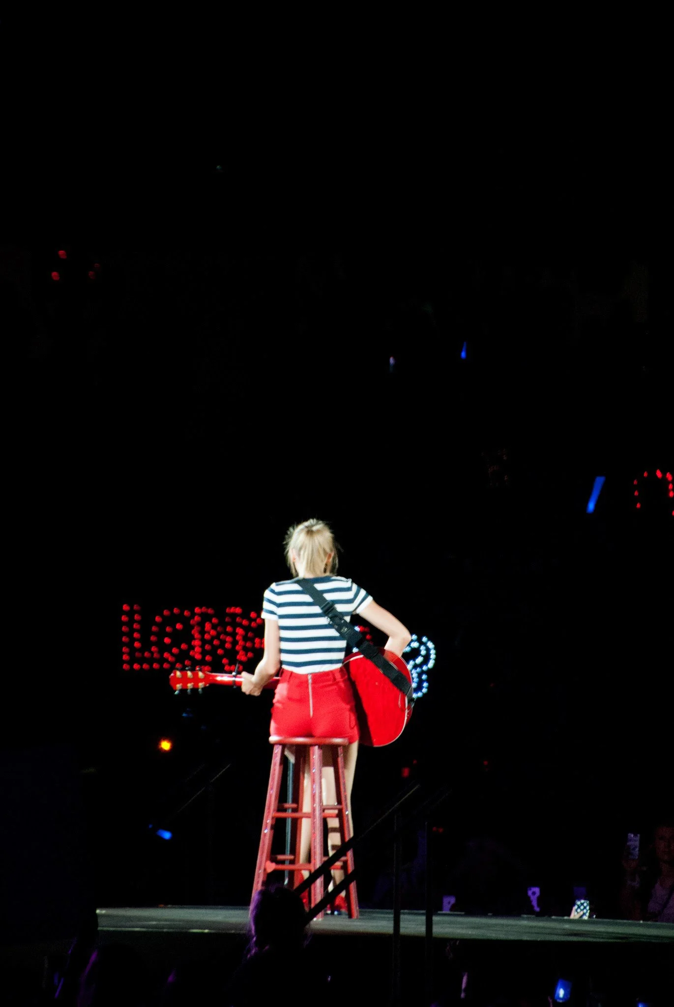 tay7-taylor-swift-red-tour-soldier-field-surprise-song.jpg
