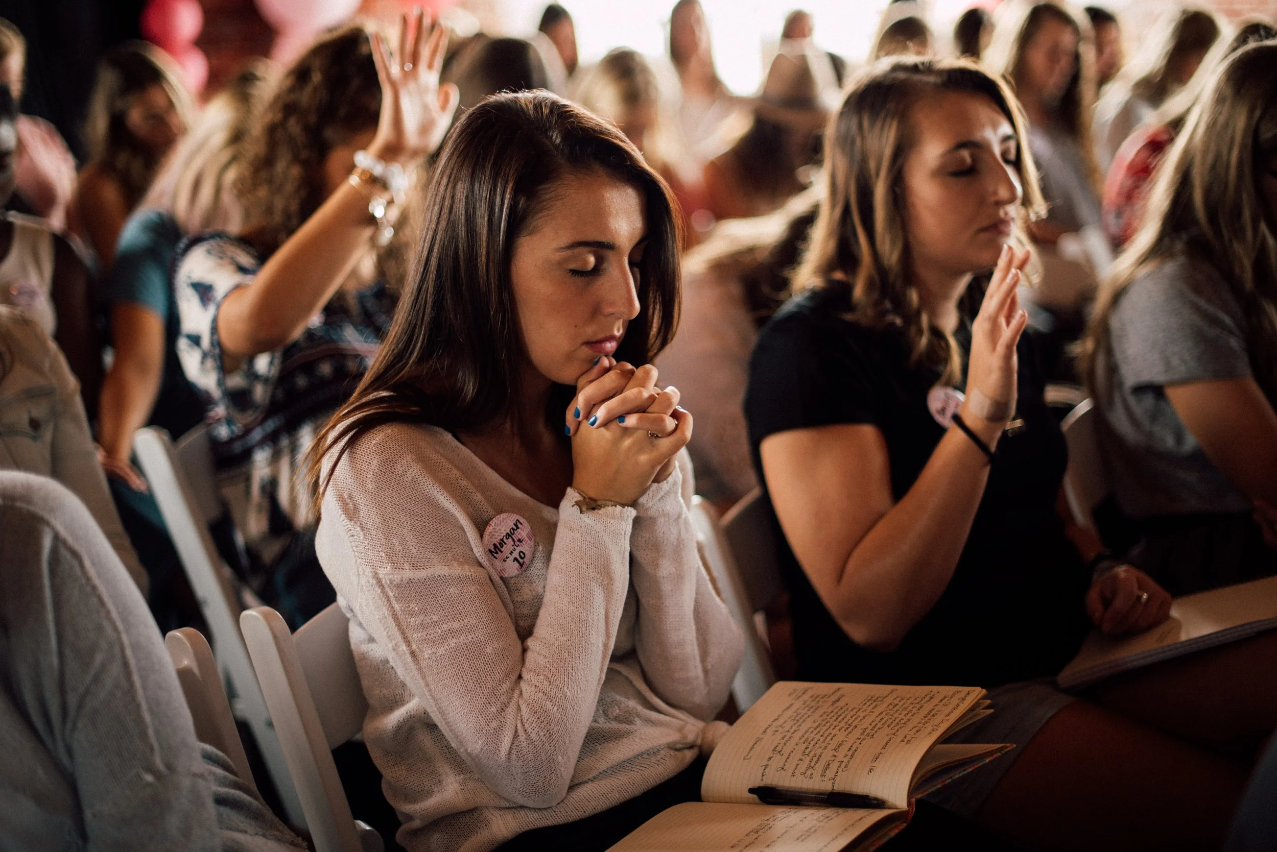 d218-women-praying-delight-conference.jpg