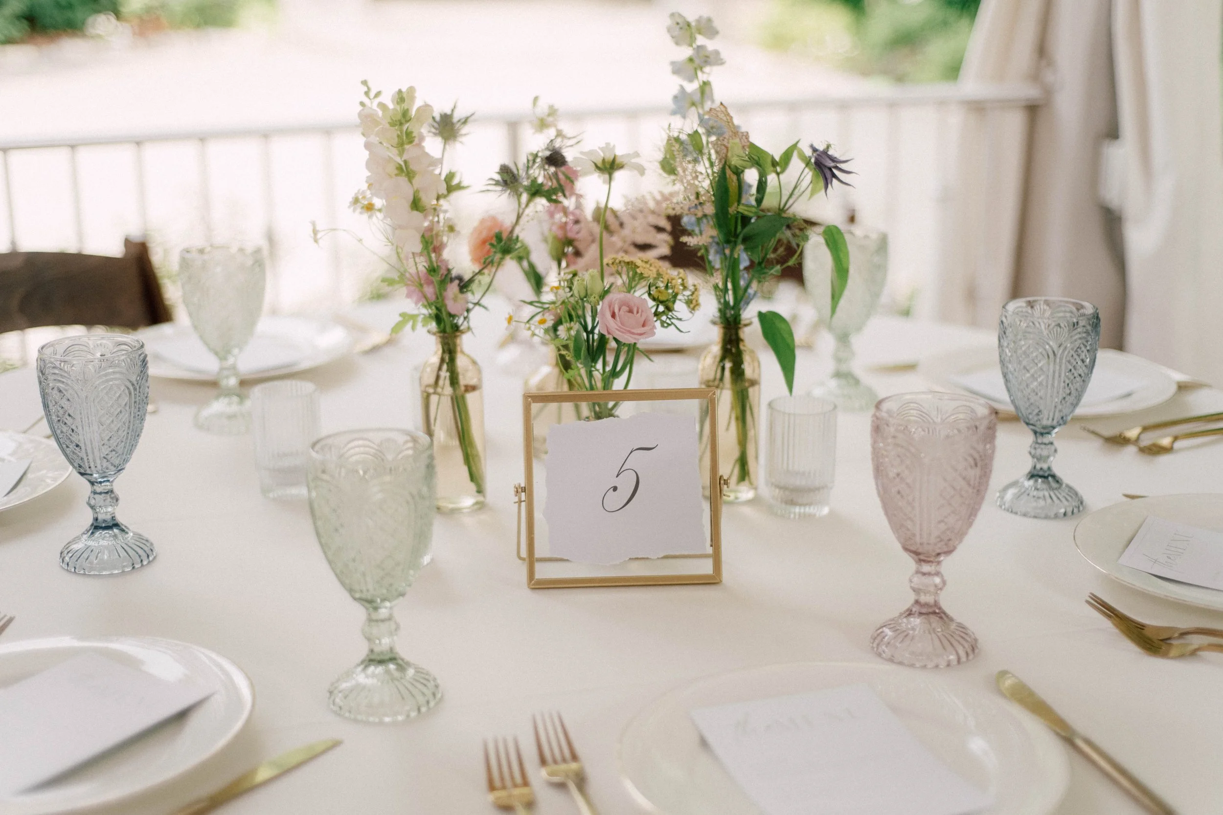 HRD2-wedding-table-setting-flowers.jpg
