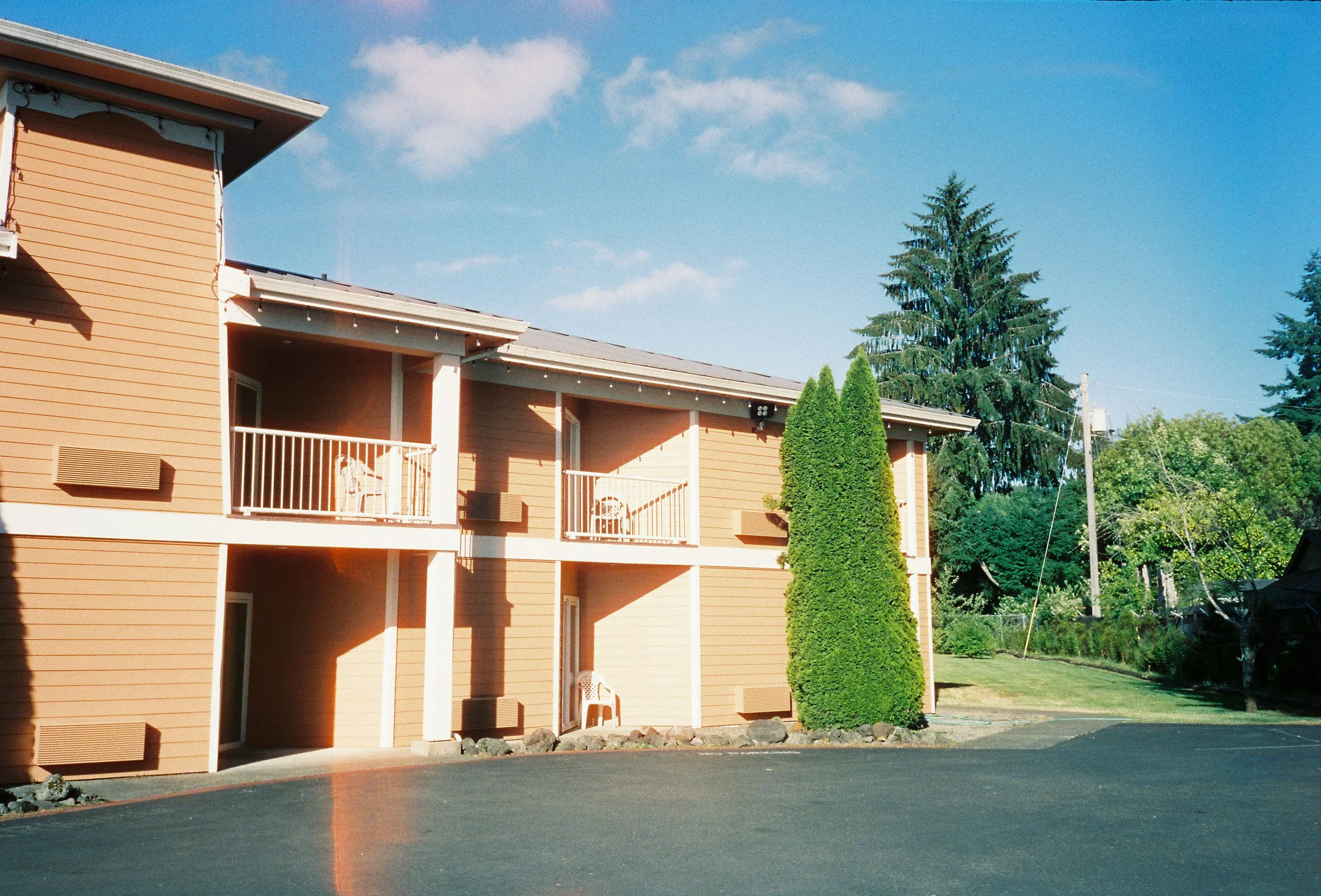 pnw135-pink-hotel-forks-washington.jpg