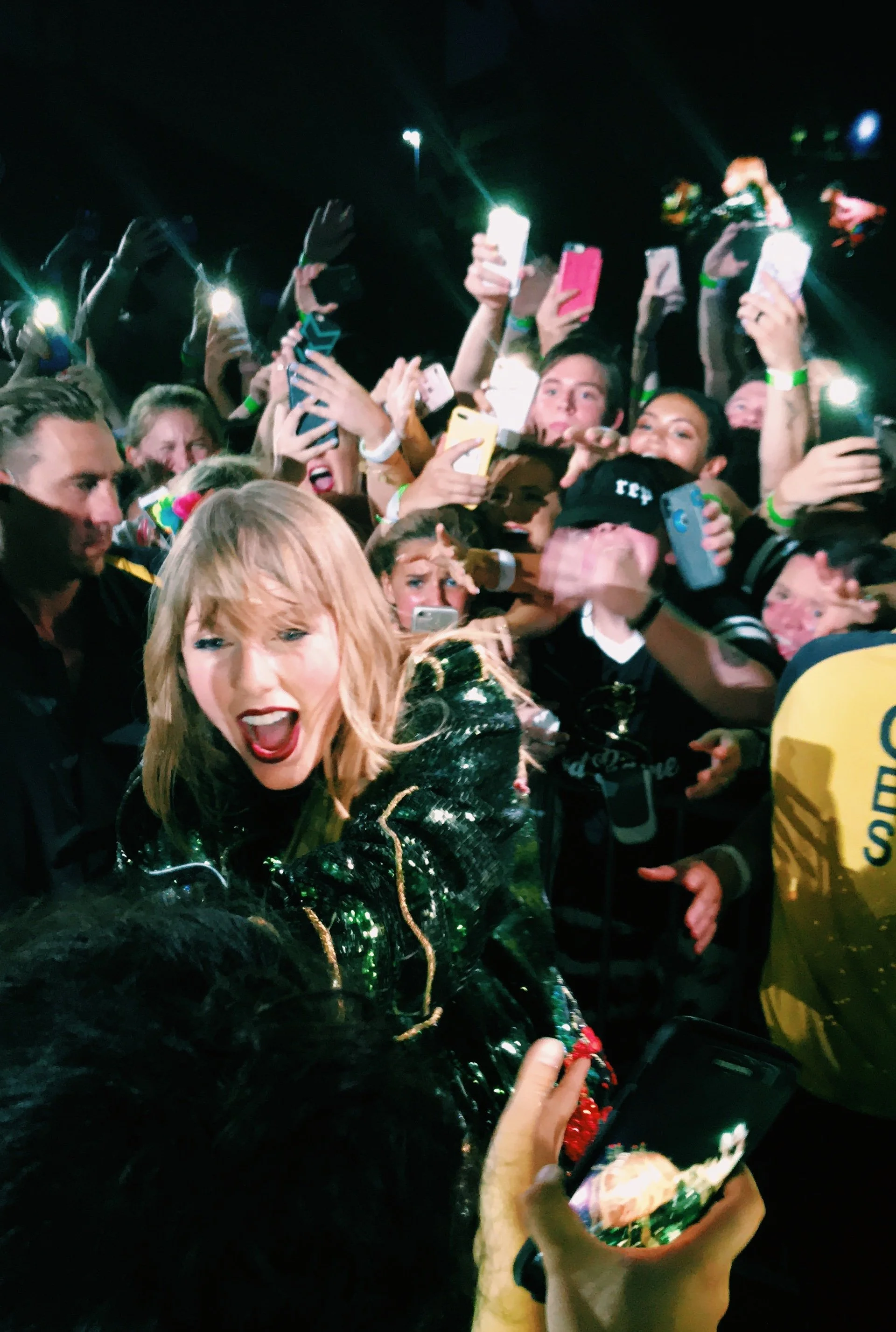 taylor-swift-reputation-stadium-tour-barricade-louisville.jpg
