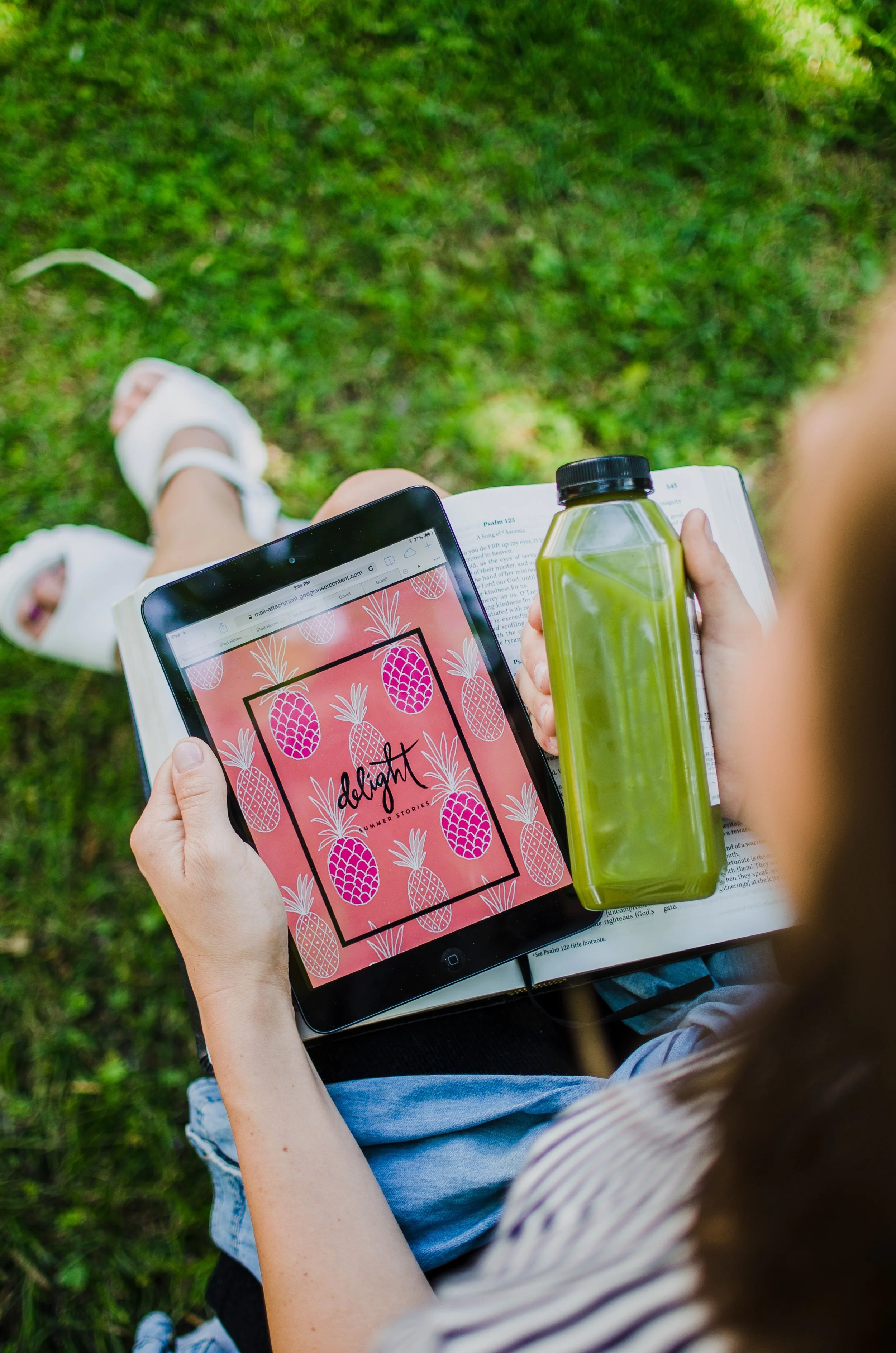 d90-woman-holding-ipad-green-juice-delight-ministries-summer-series.jpg