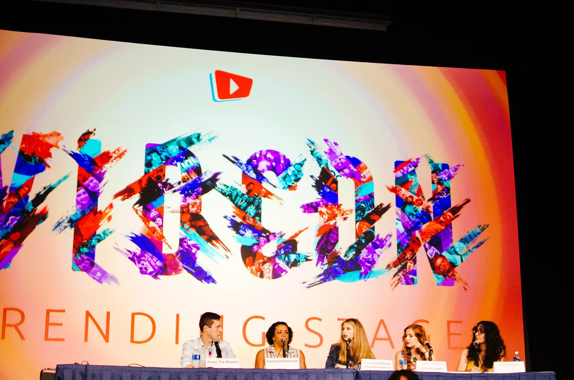 BT38-vidcon-panel-booktubers.jpg