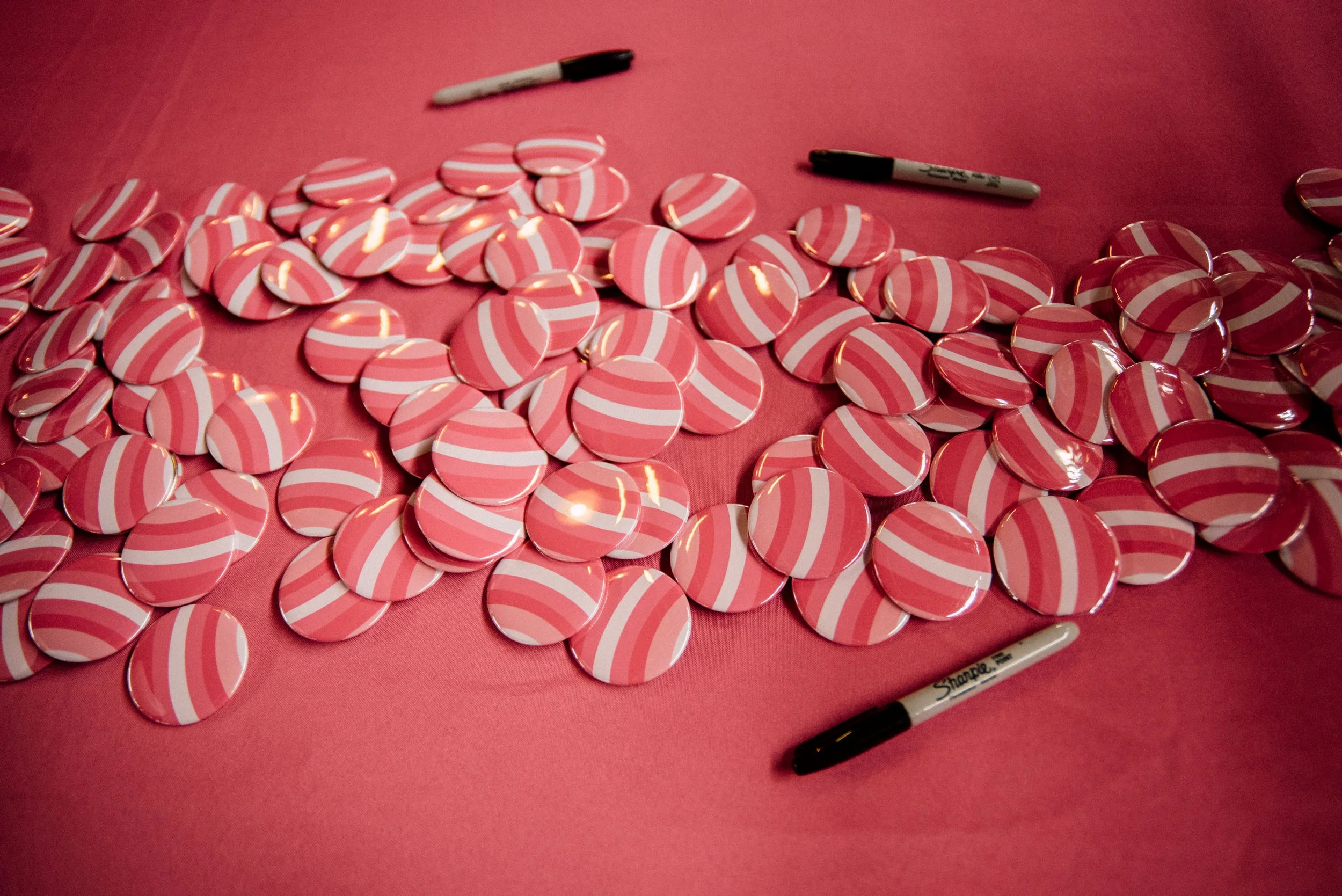 d276-pink-pins-sharpies-conference.jpg