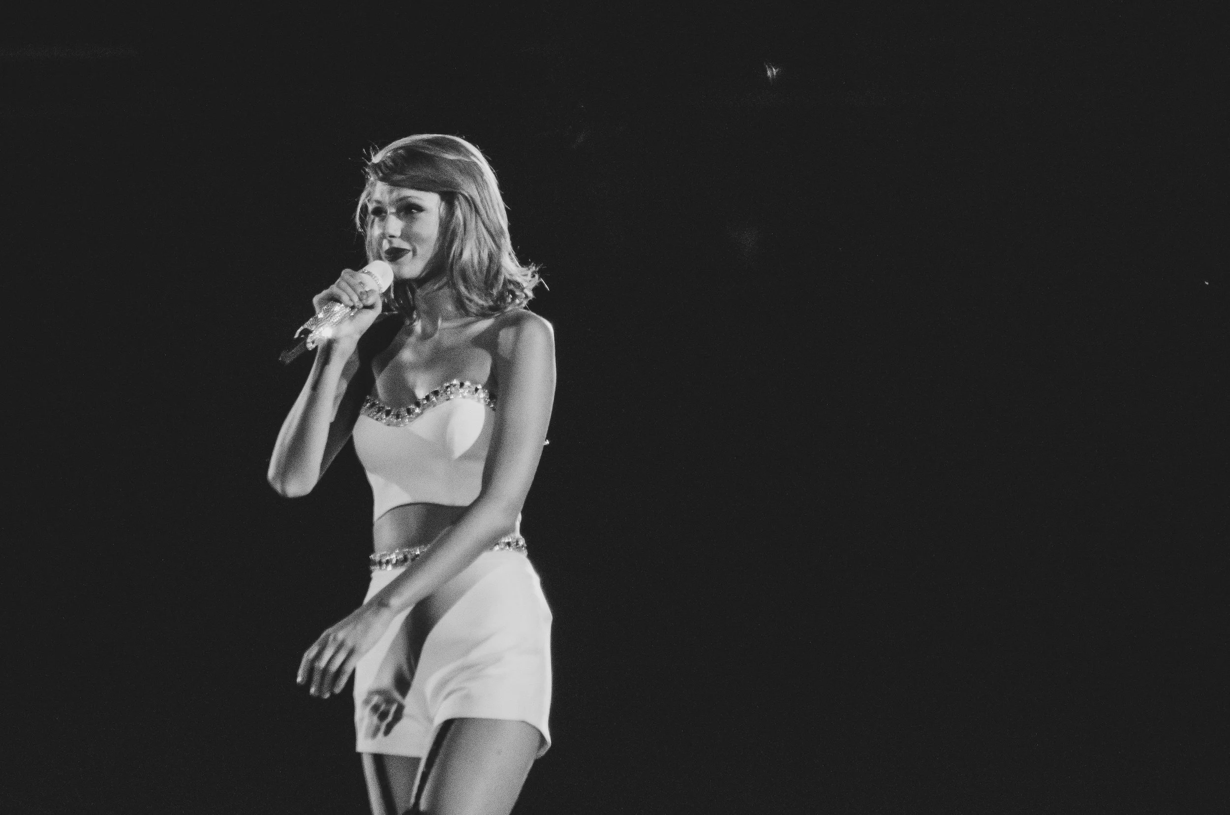 tay33-taylor-swift-1989-world-tour-live-i-know-places.jpg