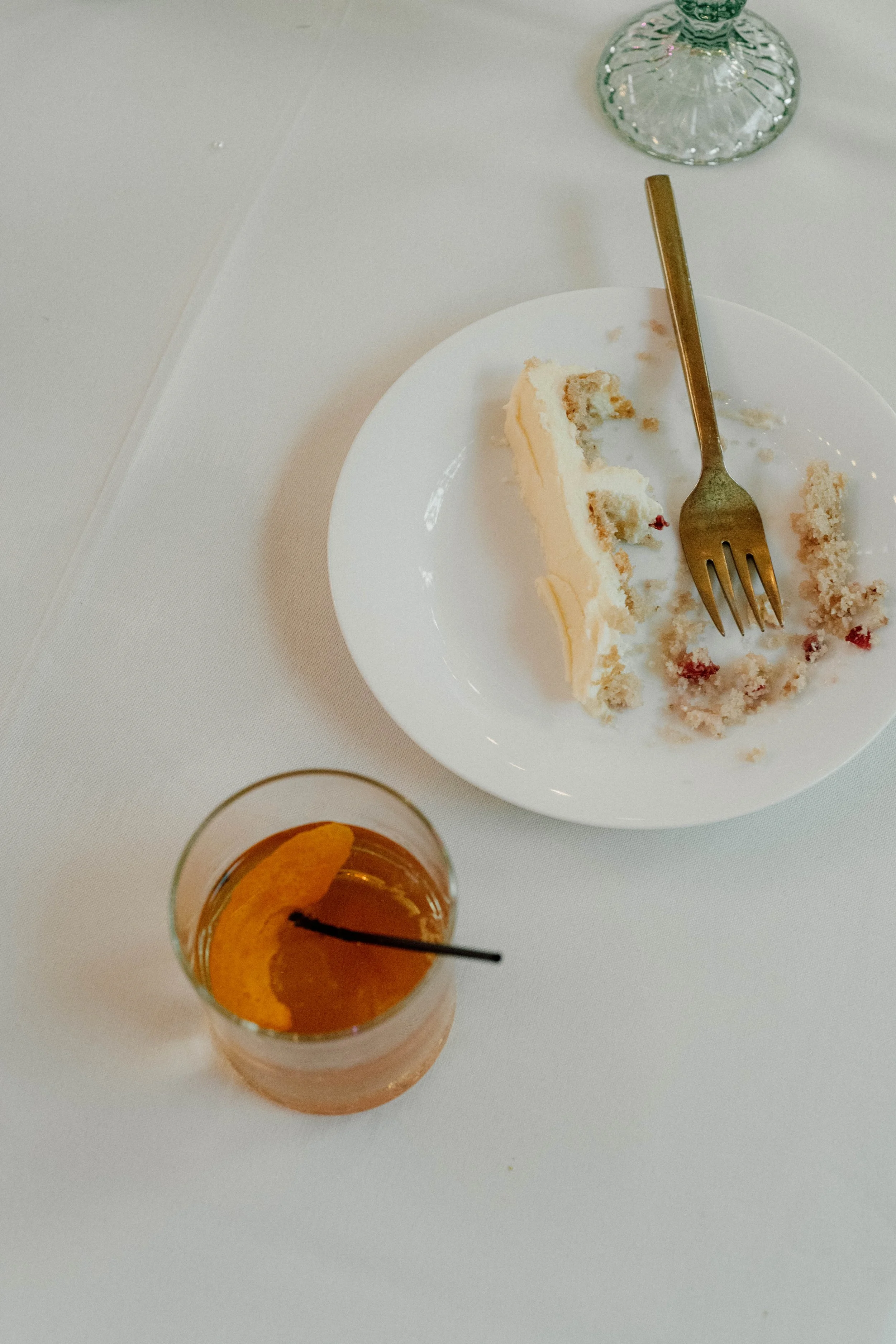 HRD64-drink-and-cake-on-table.jpg