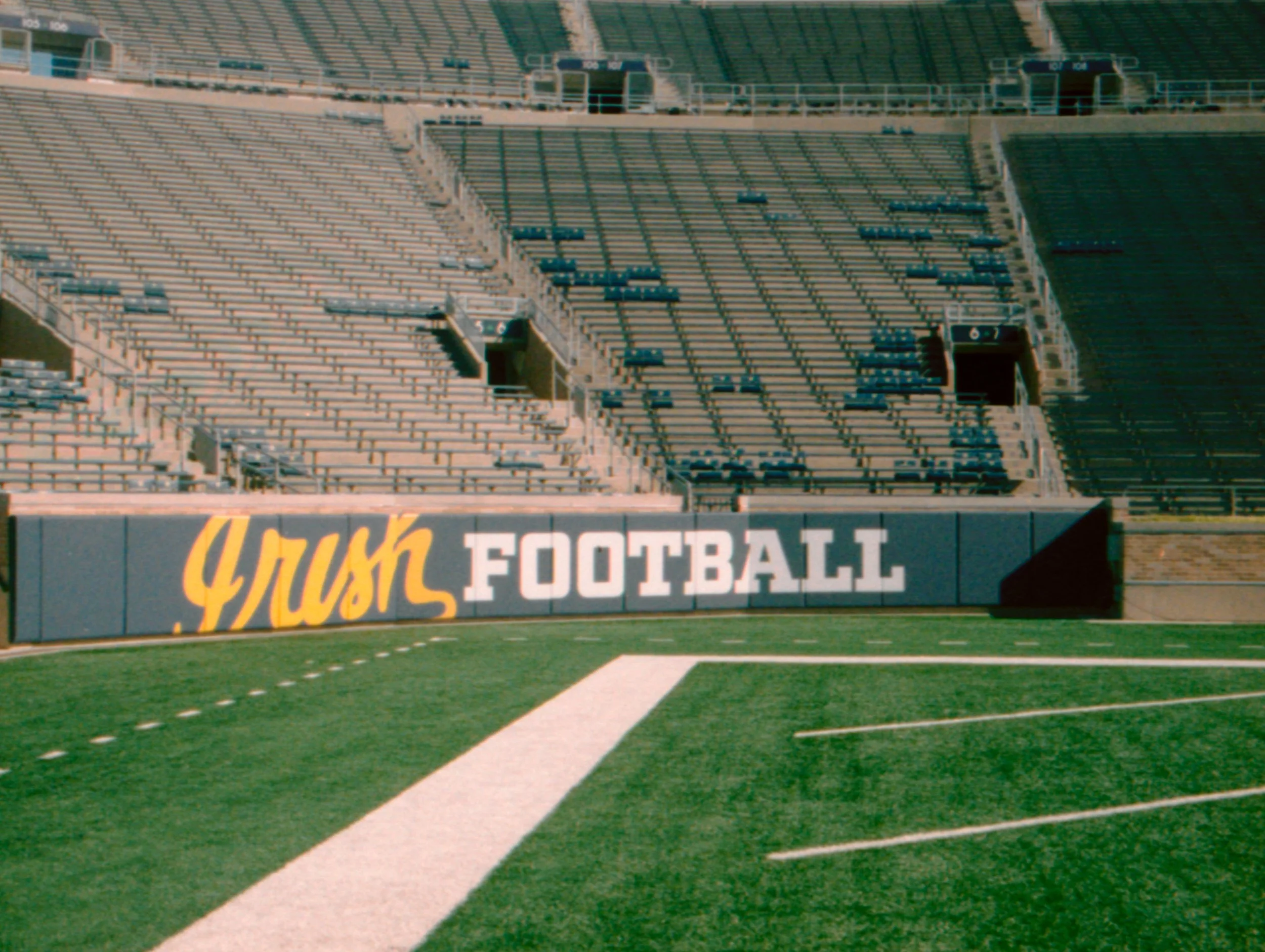 LBW44-irish-football-notre-dame-university-stadium.jpg