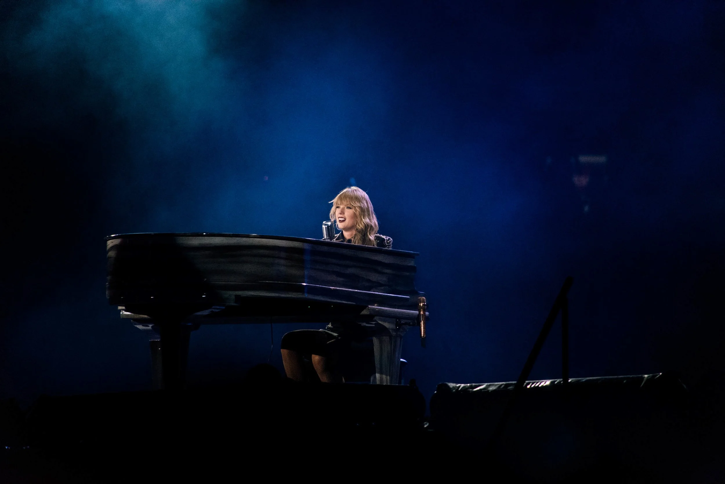 tay163-taylor-swift-reputation-stadium-tour-nashville-piano.jpg