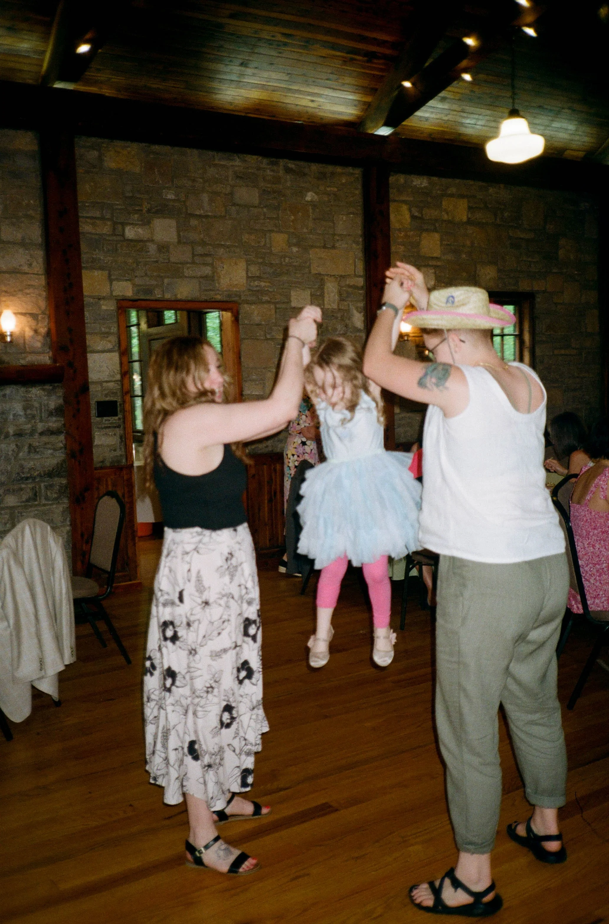 REW70-flash-photo-flower-girl-in-air.jpg
