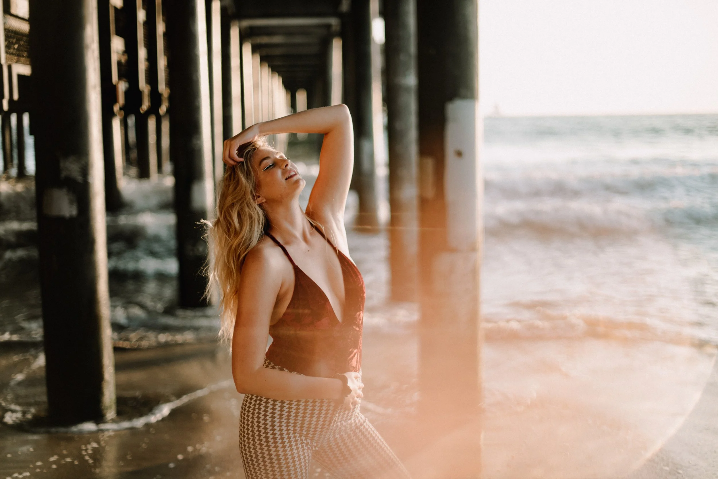 BT9-blonde-woman-by-santa-monica-pier.jpg
