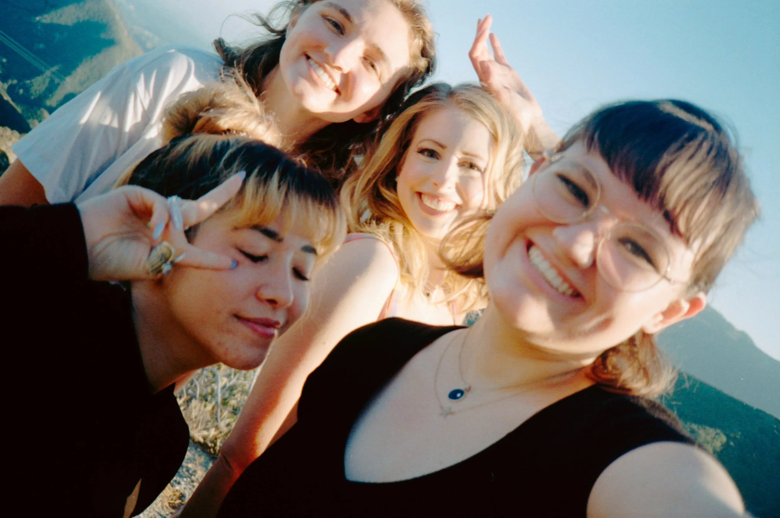 BT60-booktubers-selfie-group.jpg
