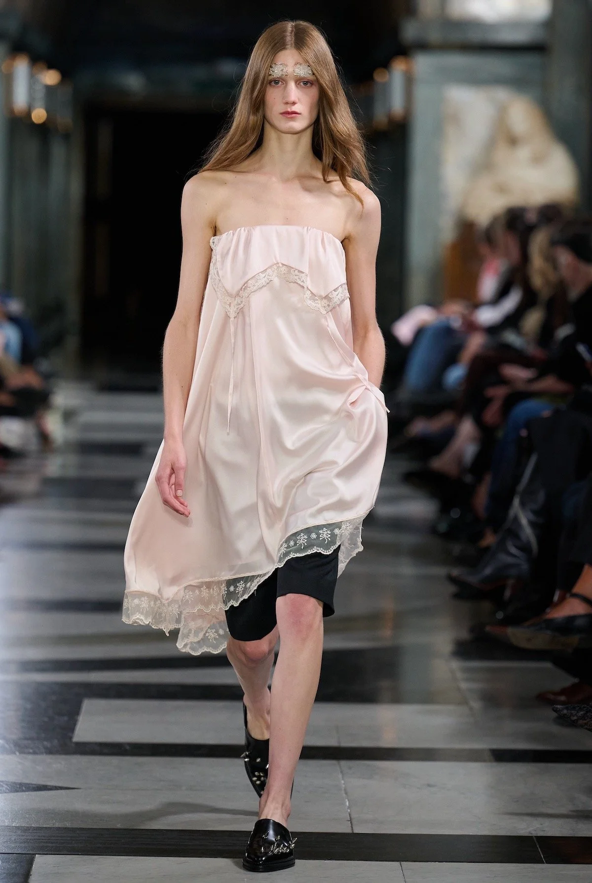 Various Stages of Undress

Simone Rocha Spring 2027

Image: Courtesy