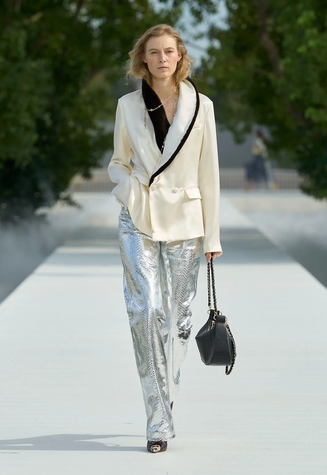 Pop Goes the Collar

Christian Dior Spring 2027

Image: Courtesy