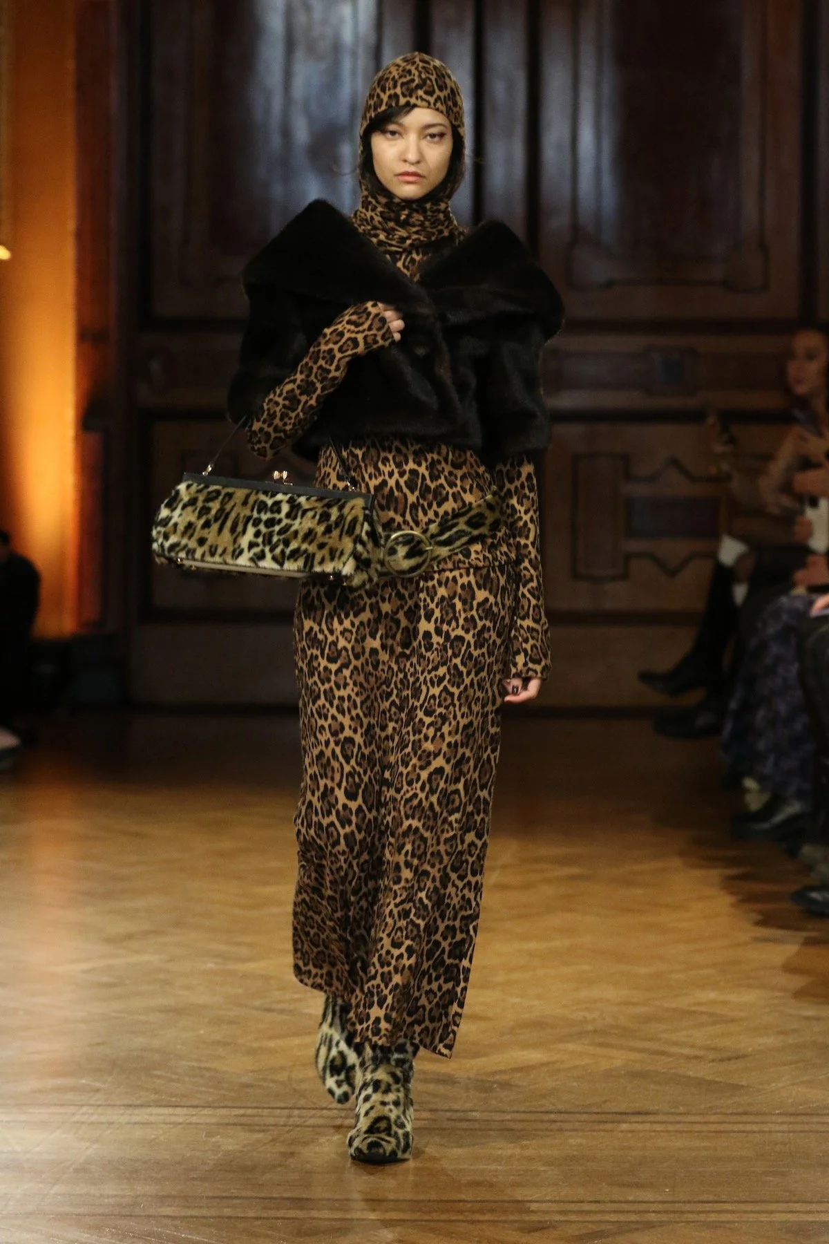 Leopard Leads the Pack

Anna Sui Fall 2026

Image: Courtesy of Raoul Gatchalian