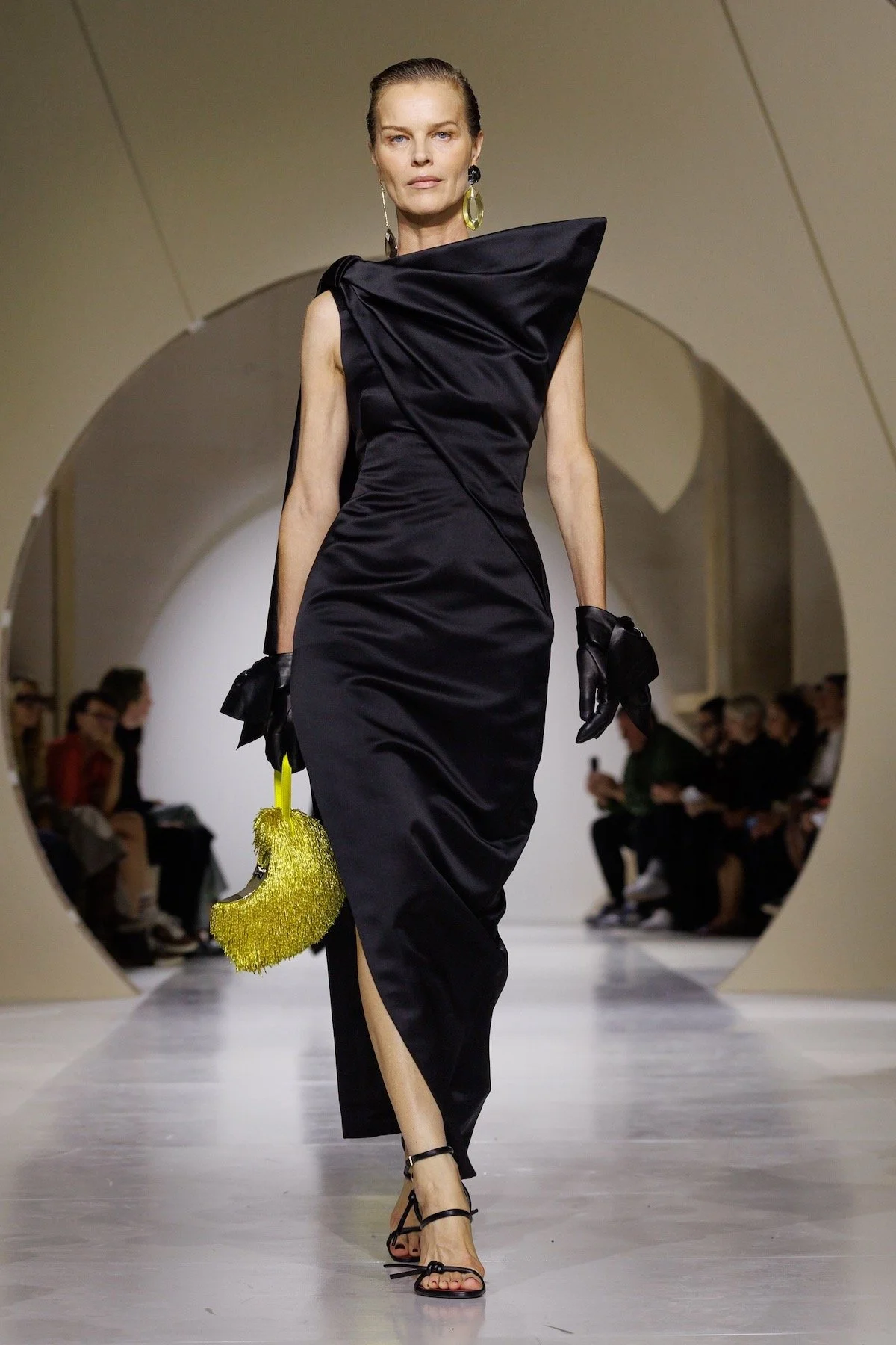 Fits Like a Glove

Givenchy Spring 2027

Image: Courtesy