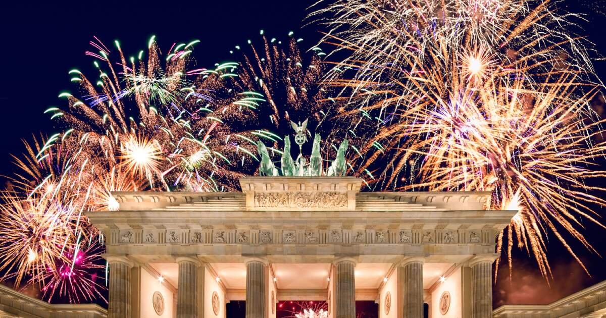 Where to Find the Most Extravagant Christmas Lights Around the World